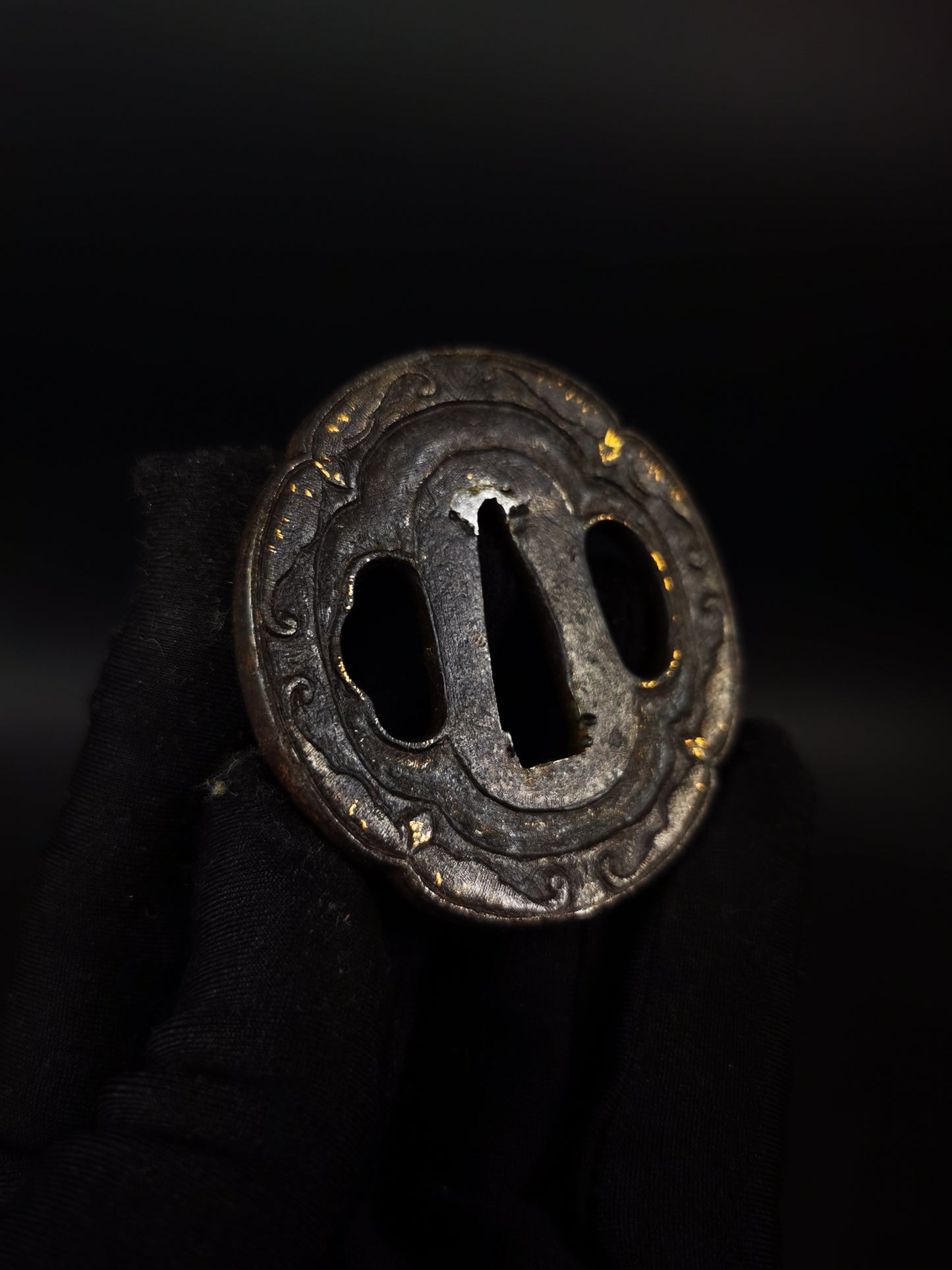 Japanese Bat Relief pattern Tsuba for wakziashi and tanto Edo period antique A319