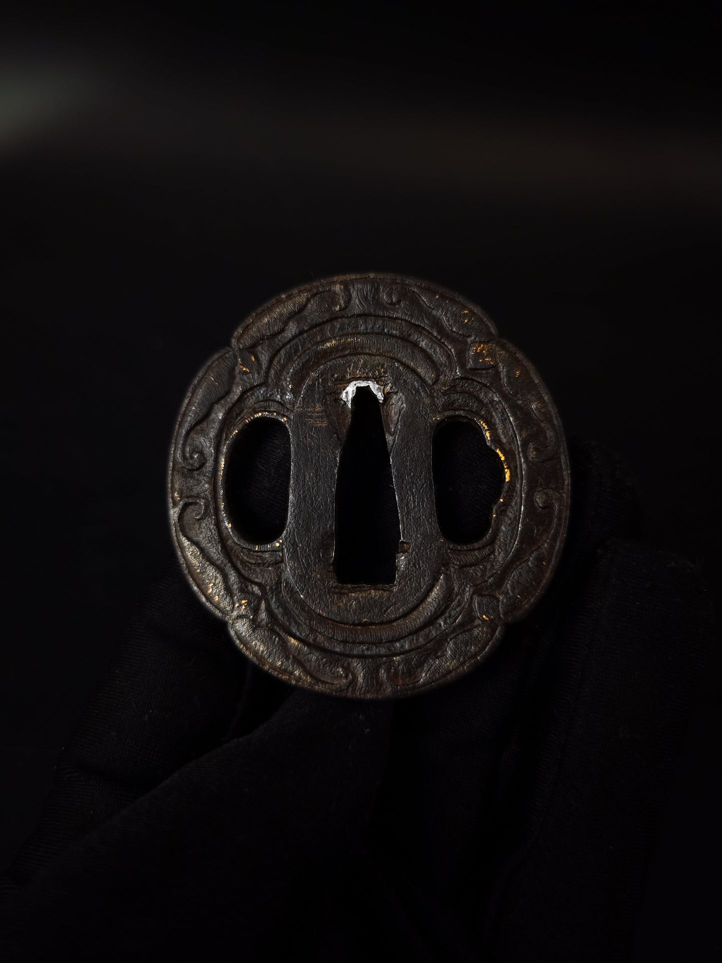 Japanese Bat Relief pattern Tsuba for wakziashi and tanto Edo period antique A319