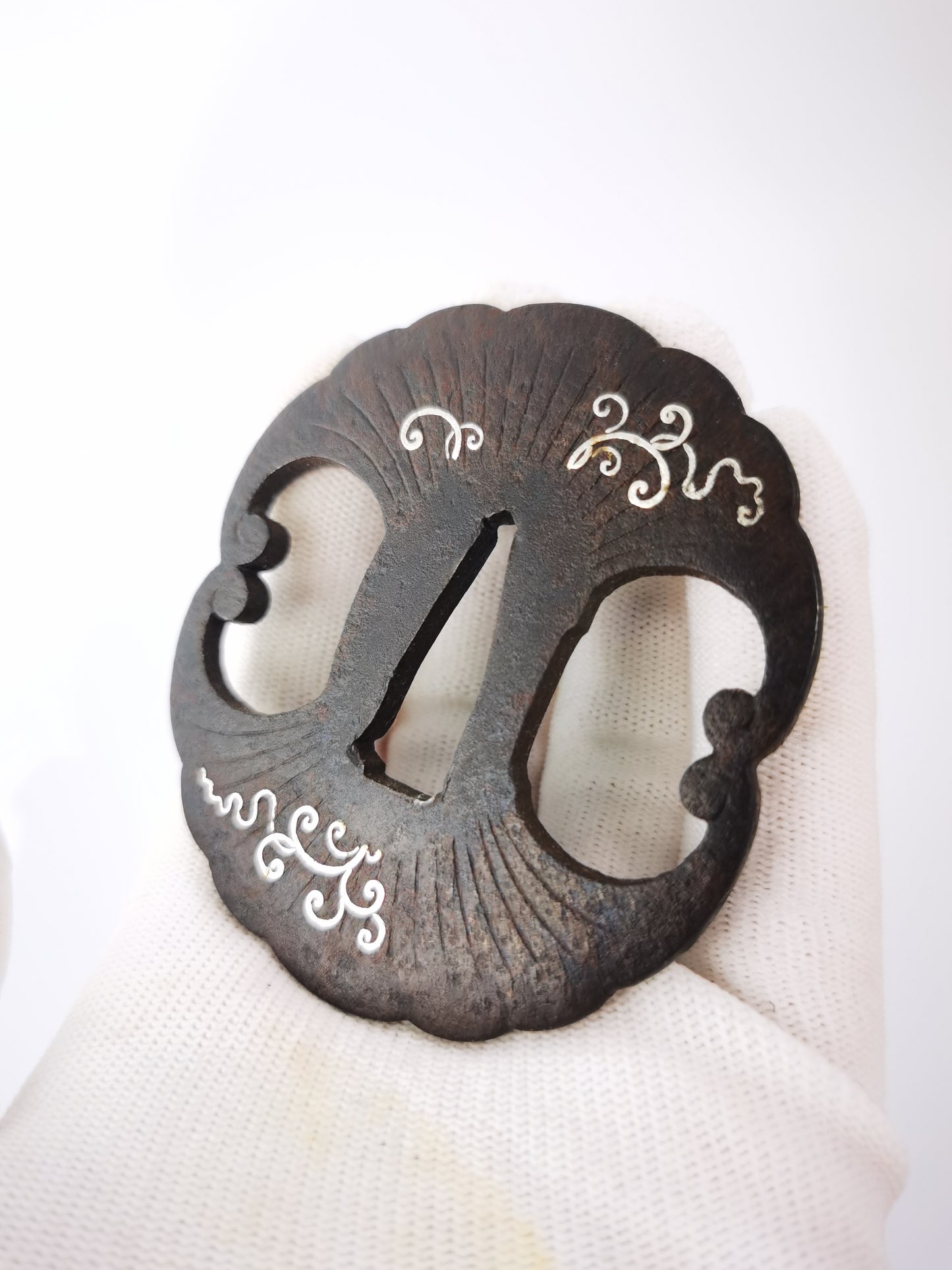 Japanese Ginkgo Leaves and Karakusa Scroll Tsuba for Katana Wakziashi Edo Period Antique A324