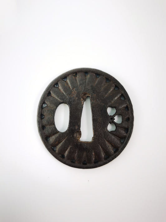 Japanese Pierced-carved Chrysanthemum Patterm Tsuba for Wakziashi Tanto Edo Period Antique A325