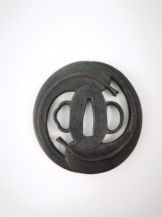 Japanese Double Tomoe Leaf Patterm Tsuba for Wakziashi Tanto Meiji Period Antique A329