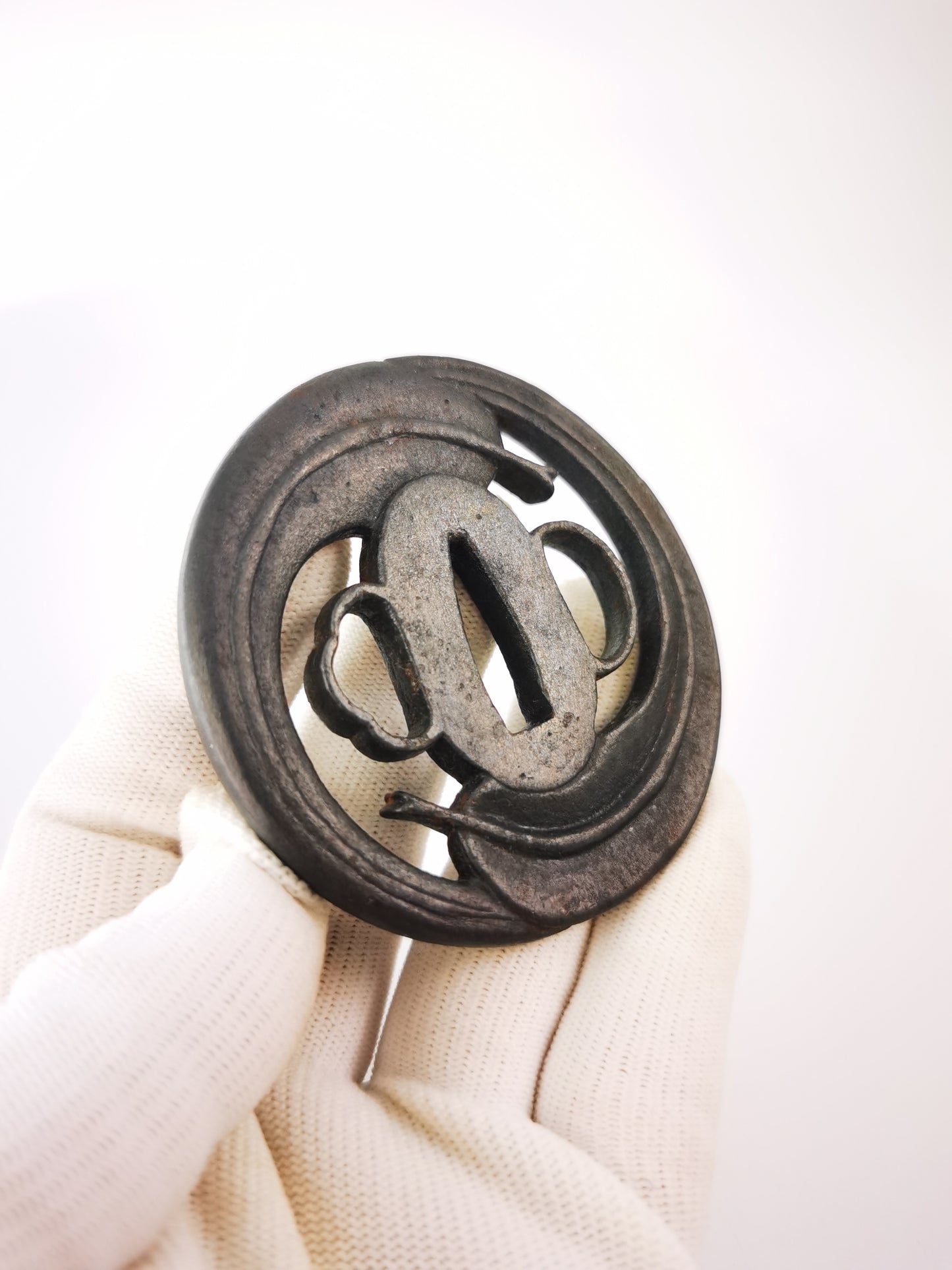 Japanese Double Tomoe Leaf Patterm Tsuba for Wakziashi Tanto Meiji Period Antique A329