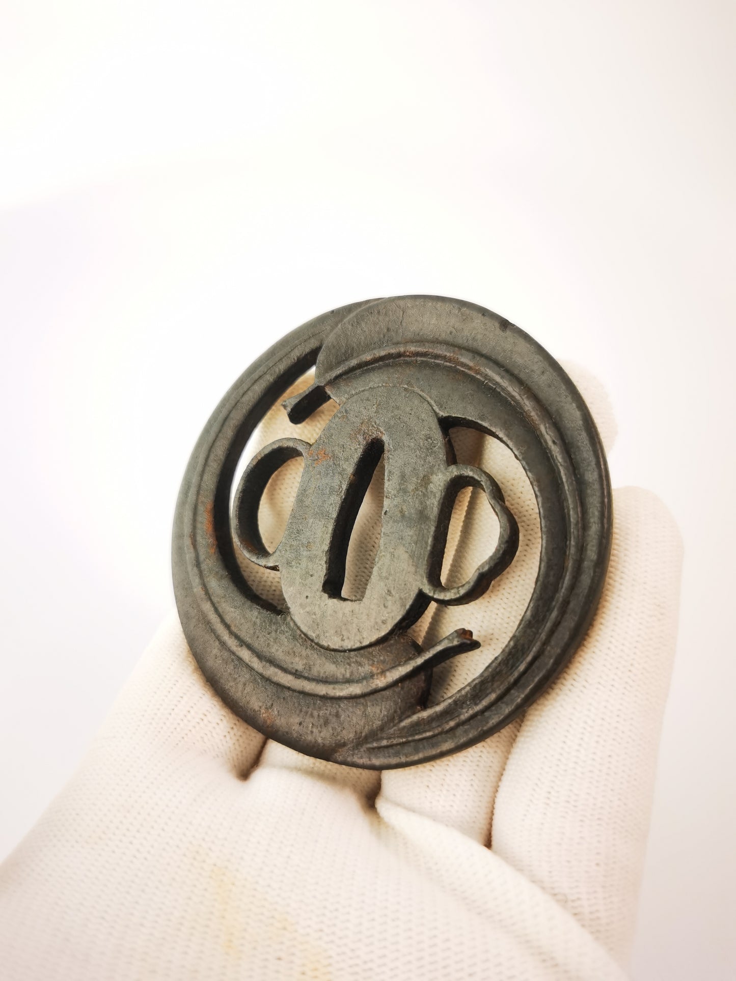 Japanese Double Tomoe Leaf Patterm Tsuba for Wakziashi Tanto Meiji Period Antique A329