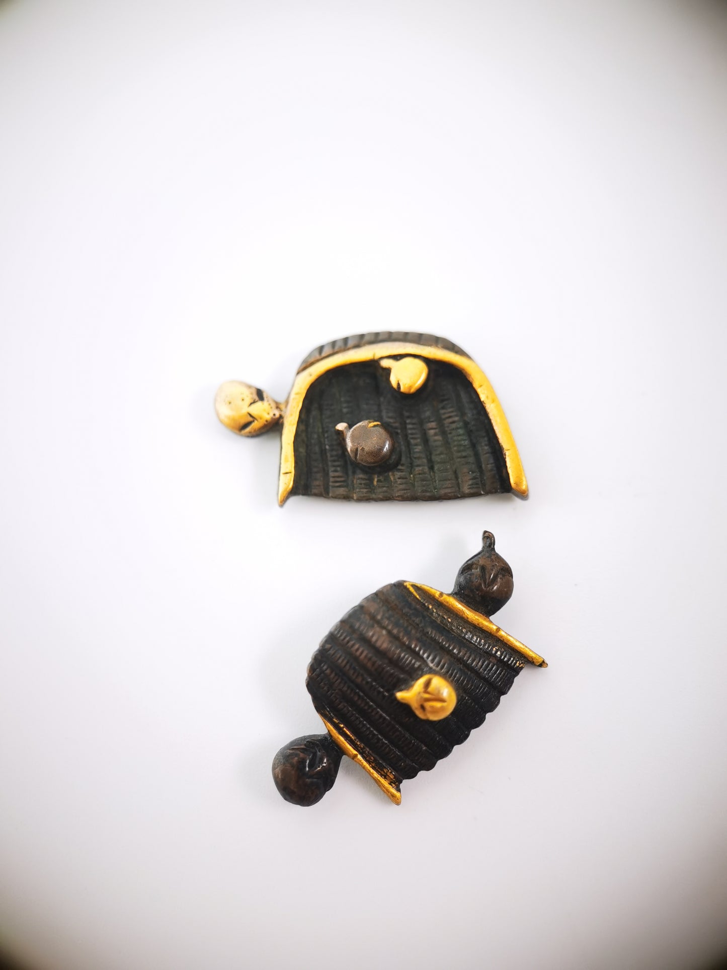 Japanese Winnowing Basket and Persimmon Pattern Menuki for Wakziashi Tanto Edo Period Antique C114