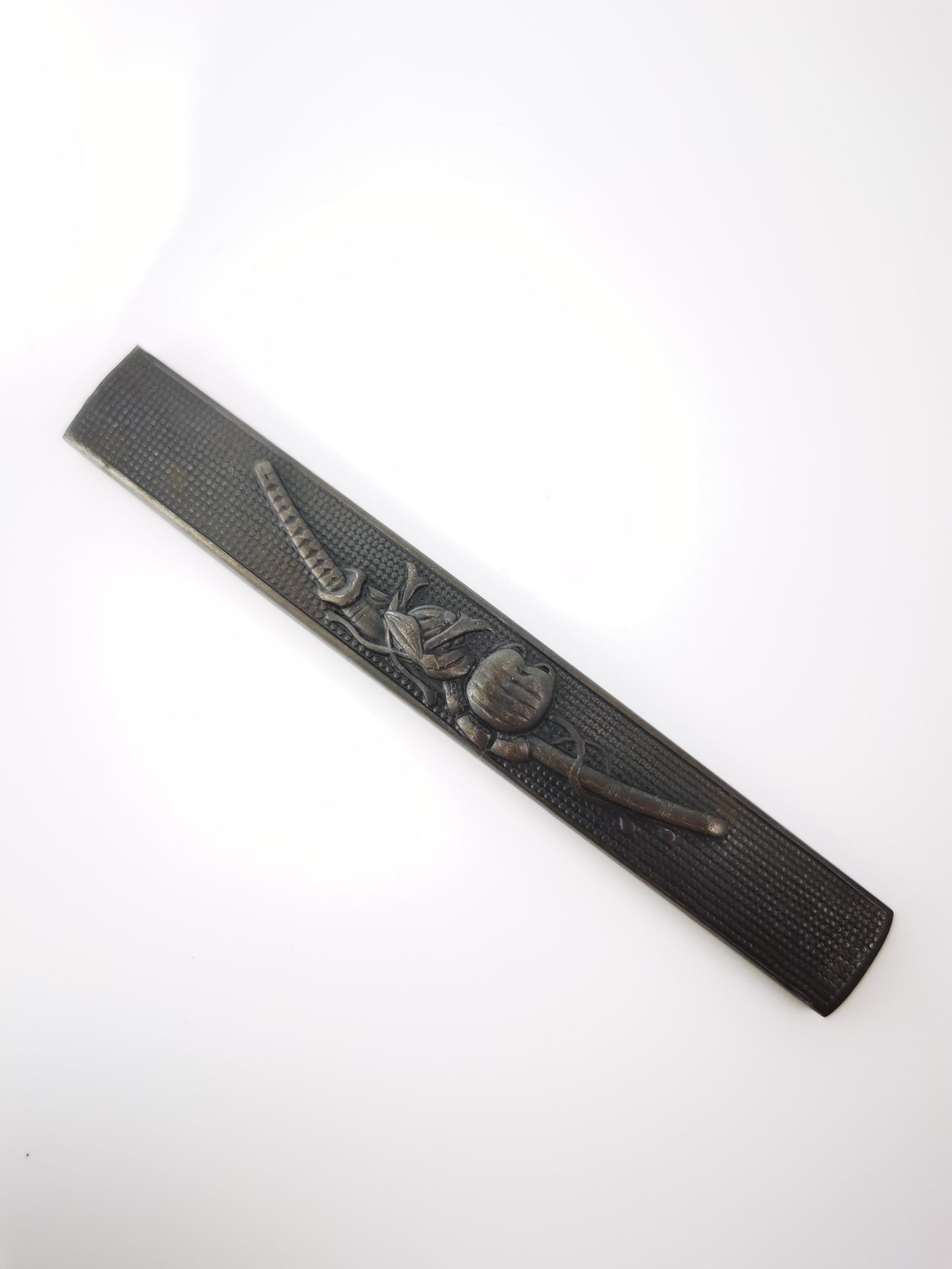 Japanese Tachi and Battle Helmet Pattern Kozuka for Wakziashi Tanto Edo Period Antique D141