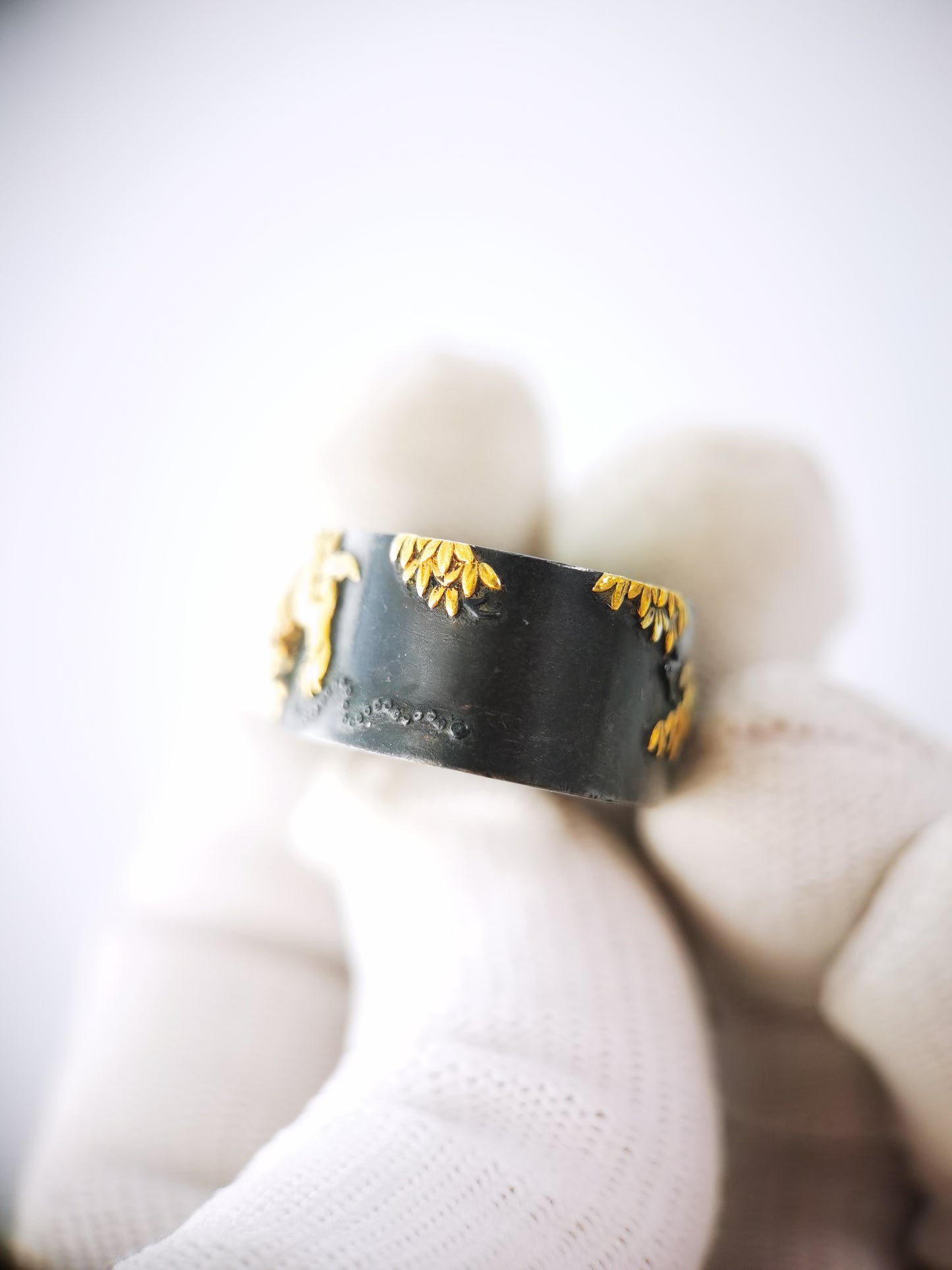 Japanese Chain-linked Lion Dog Pattern Single Fuchi for Katana Wakziashi Edo Period Antique F201