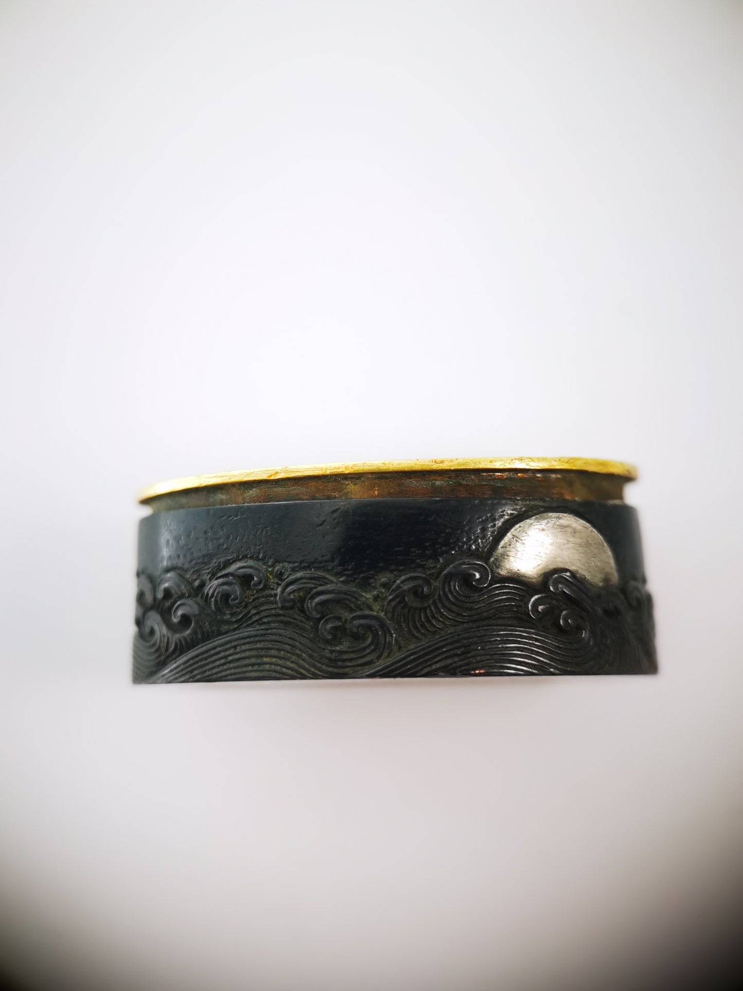 Japanese Moon Rising Over the Sea Pattern Dual-rim Single Fuchi for Katana Wakziashi Edo Period Antique F203