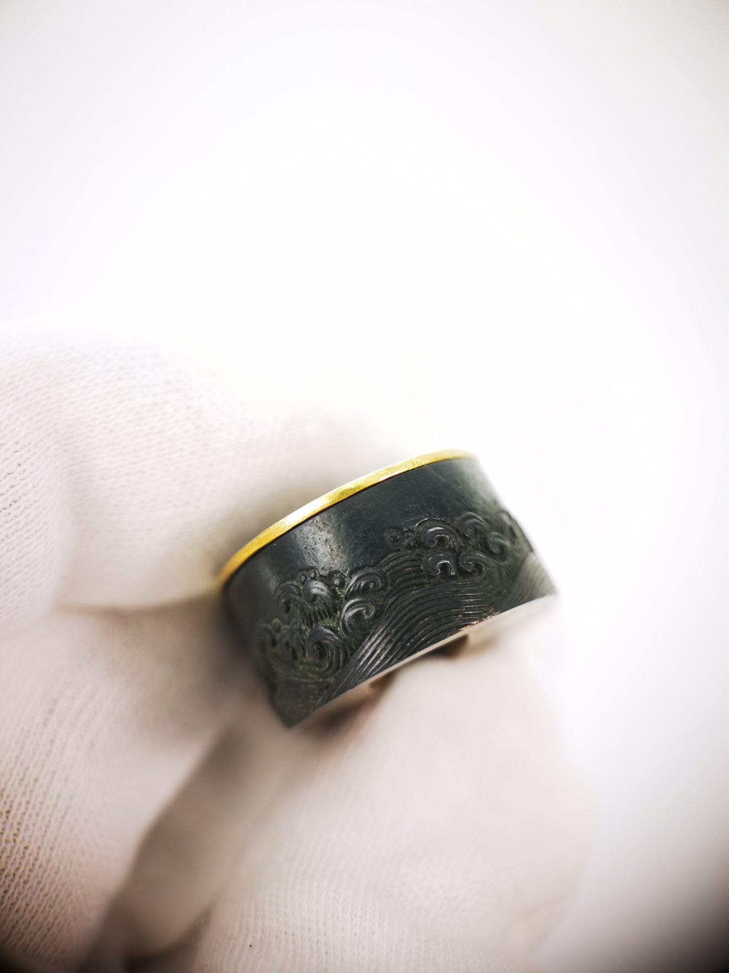 Japanese Moon Rising Over the Sea Pattern Dual-rim Single Fuchi for Katana Wakziashi Edo Period Antique F203