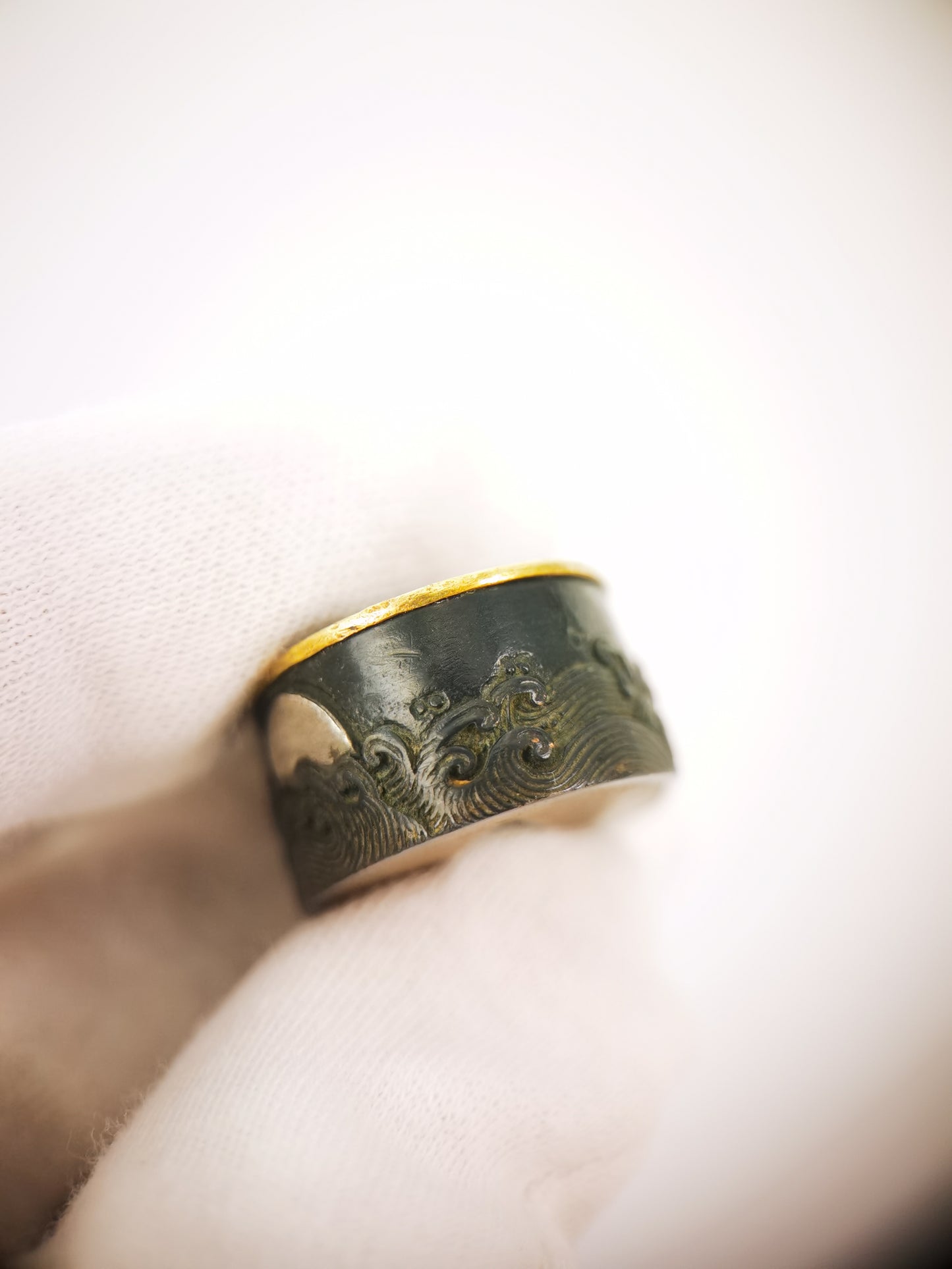 Japanese Moon Rising Over the Sea Pattern Dual-rim Single Fuchi for Katana Wakziashi Edo Period Antique F203