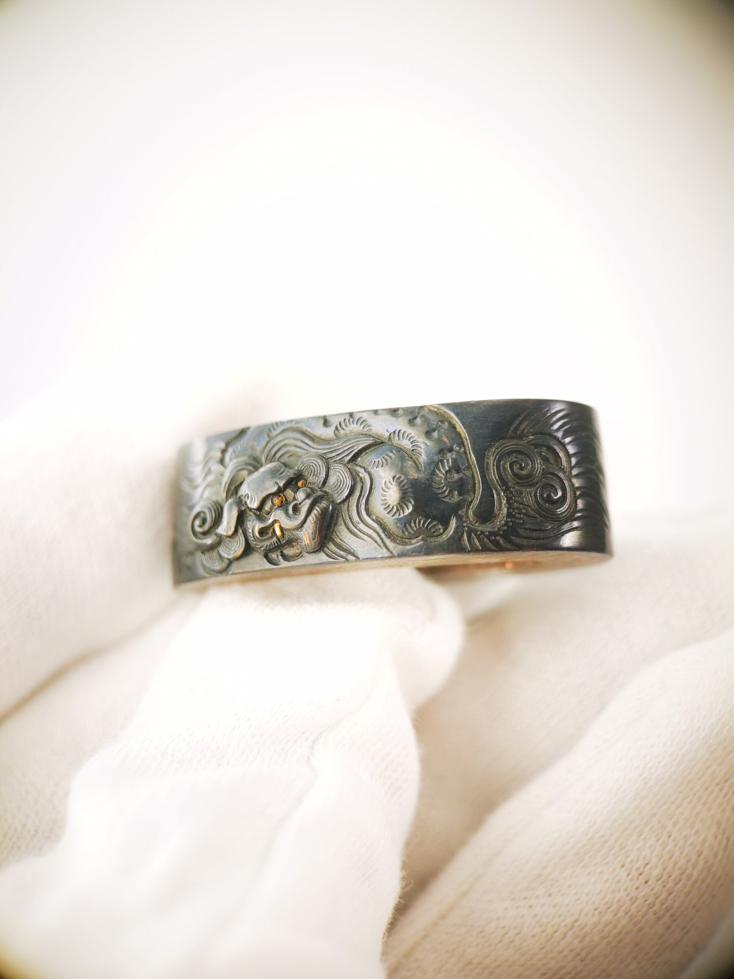 Japanese Lion Dog Pattern Single Fuchi for Katana Wakziashi Edo Period Antique F205