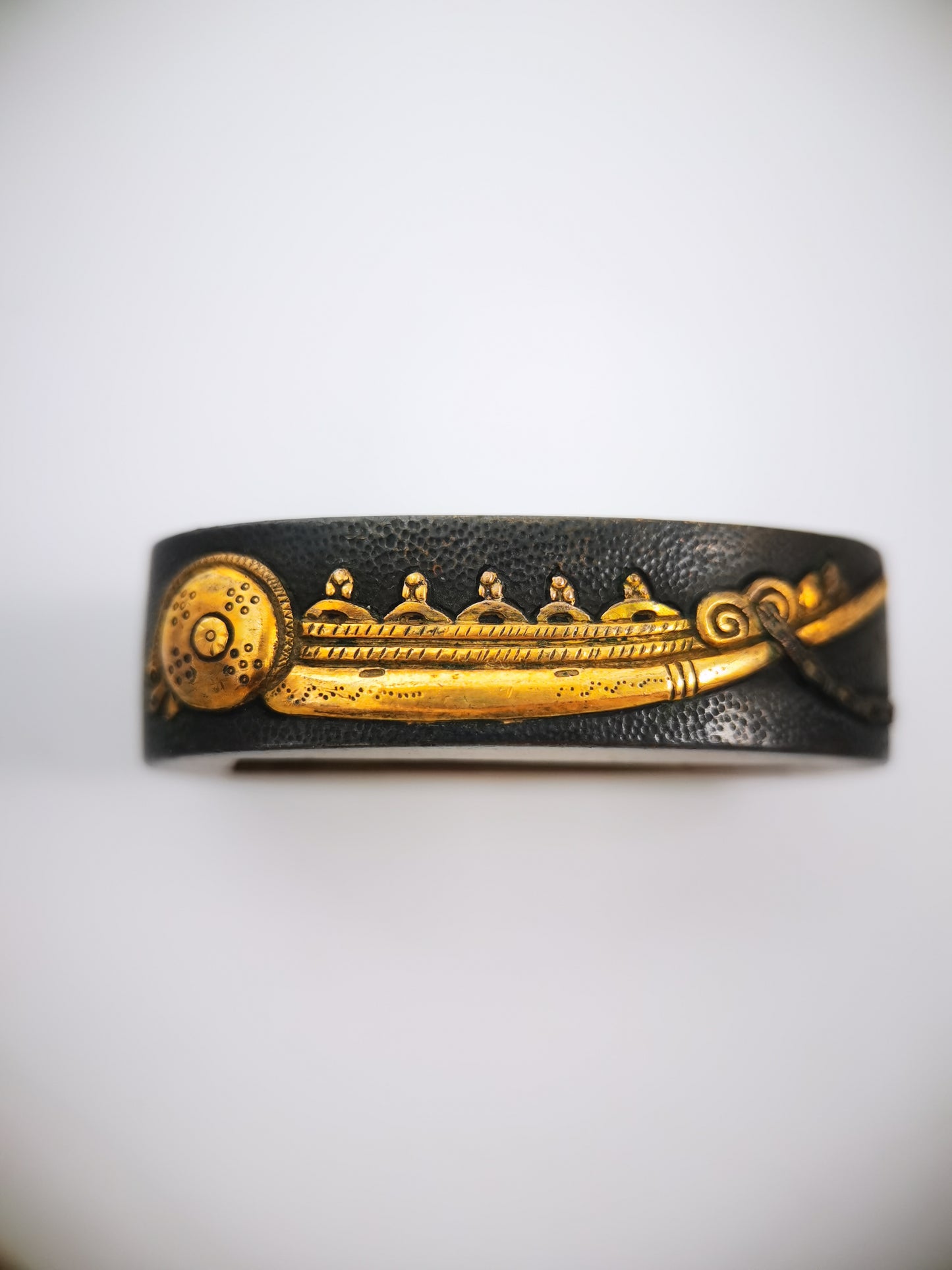 Japanese Imperial Royal Barge Pattern Single Fuchi for Katana Wakziashi Edo Period Antique F206