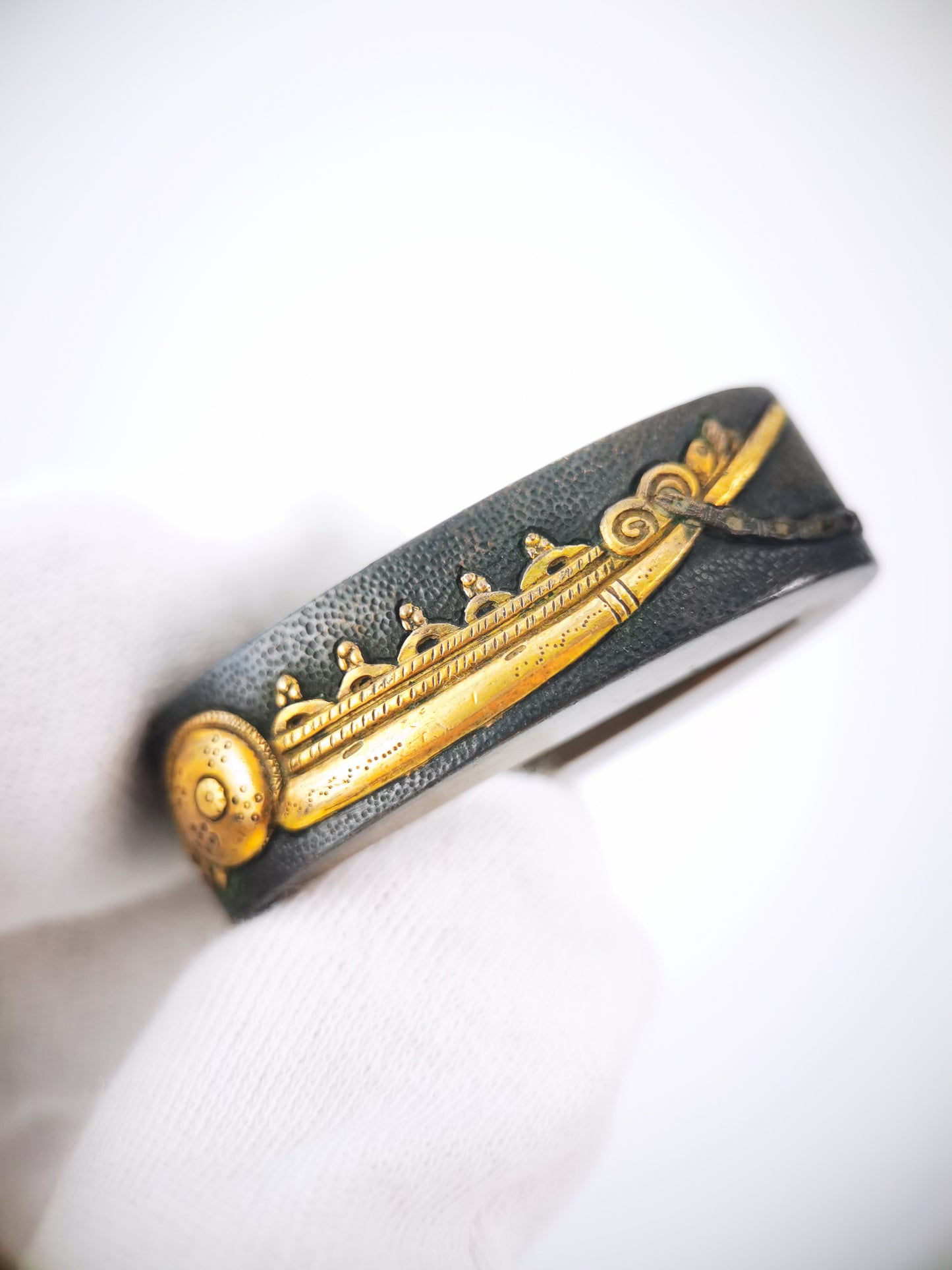Japanese Imperial Royal Barge Pattern Single Fuchi for Katana Wakziashi Edo Period Antique F206