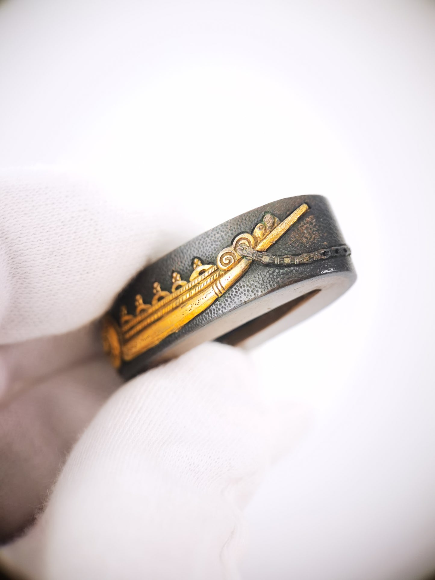 Japanese Imperial Royal Barge Pattern Single Fuchi for Katana Wakziashi Edo Period Antique F206