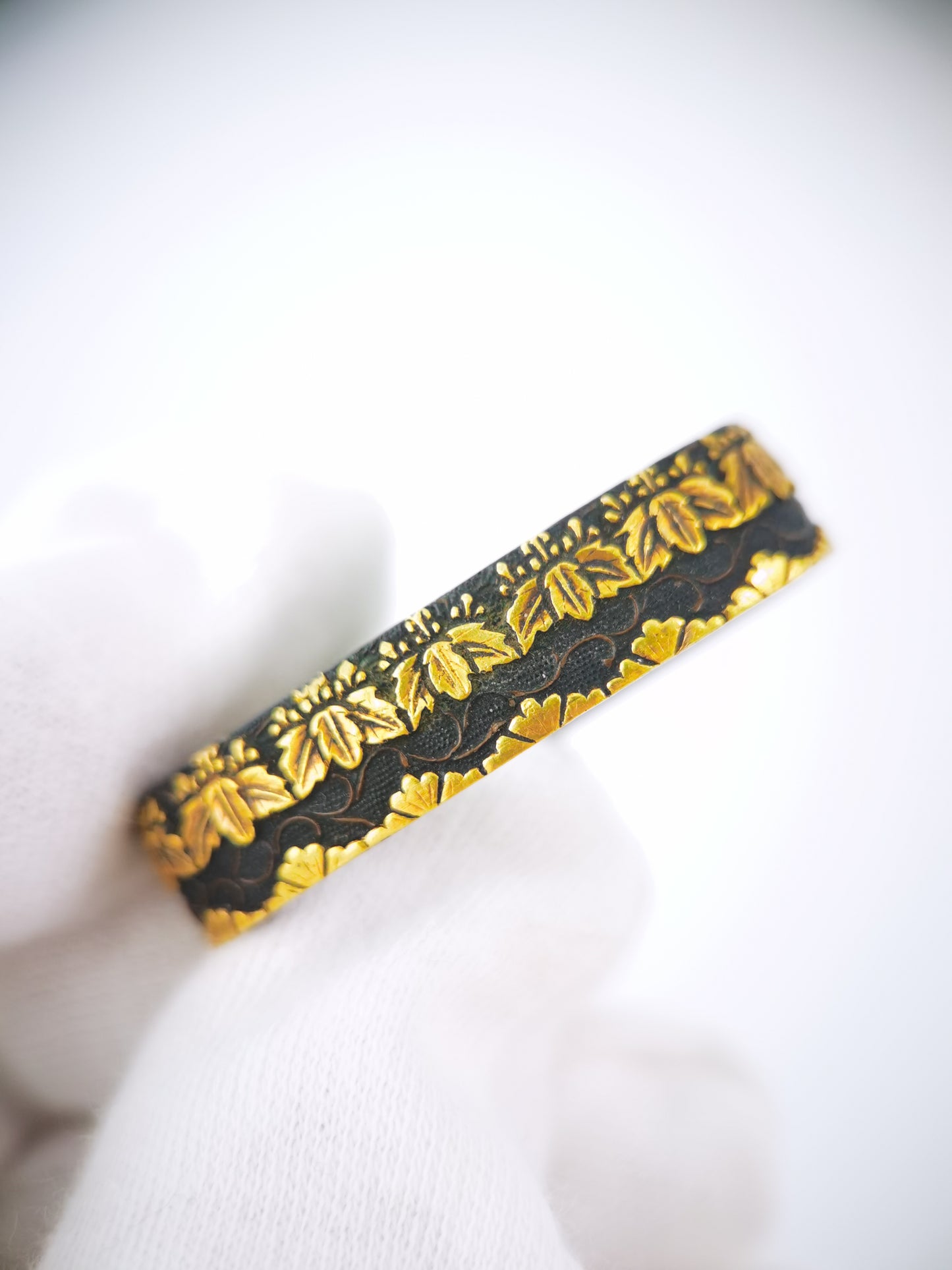 Japanese Full Gosankiri & Karakusa Pattern Single Fuchi for Katana Wakziashi Edo Period Antique F207