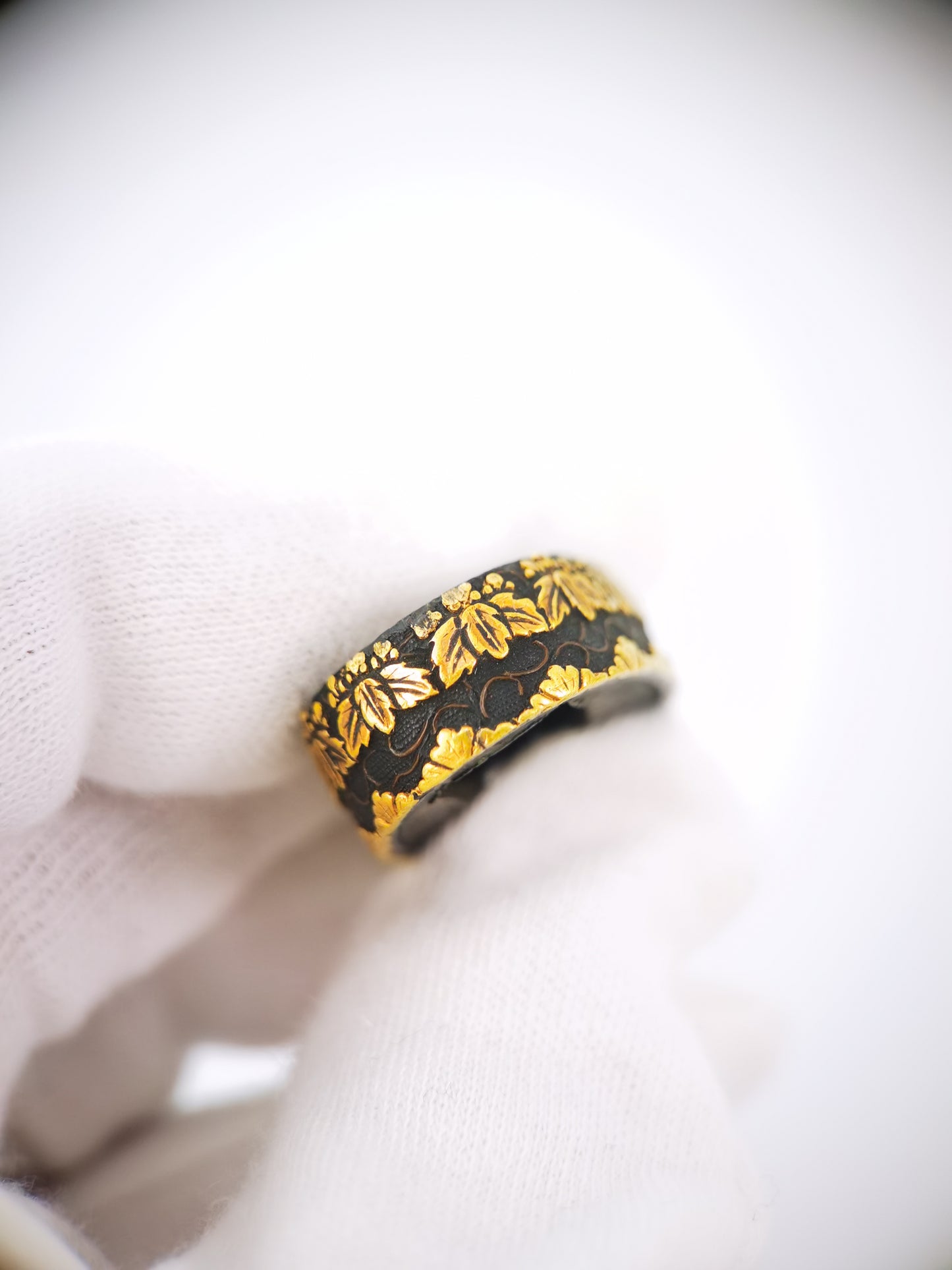 Japanese Full Gosankiri & Karakusa Pattern Single Fuchi for Katana Wakziashi Edo Period Antique F207