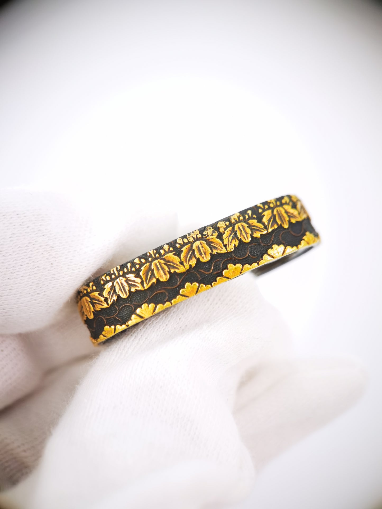 Japanese Full Gosankiri & Karakusa Pattern Single Fuchi for Katana Wakziashi Edo Period Antique F207