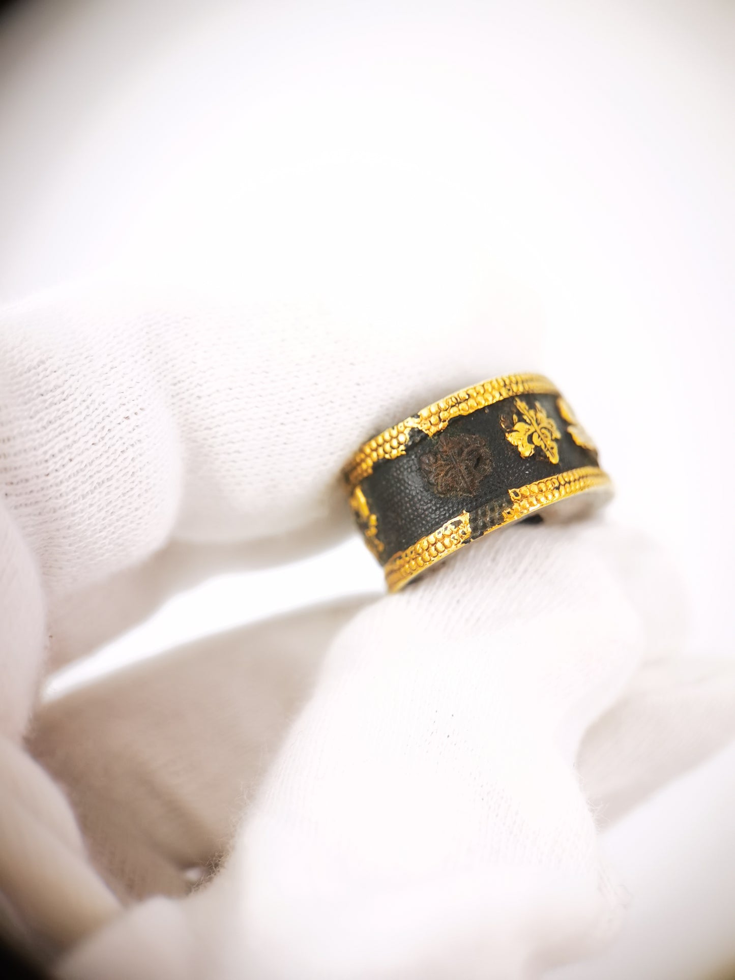 Japanese Gosankiri, Butterfly & Bird Pattern Single Fuchi for Katana Wakziashi Edo Period Antique F208