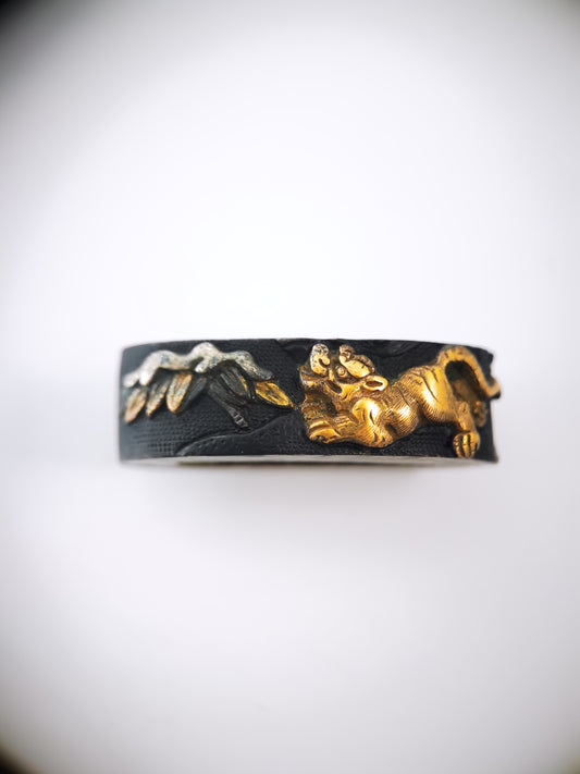 Japanese Fierce Tiger in Snowy Bamboo Pattern Single Fuchi for Katana Wakziashi Edo Period Antique F209