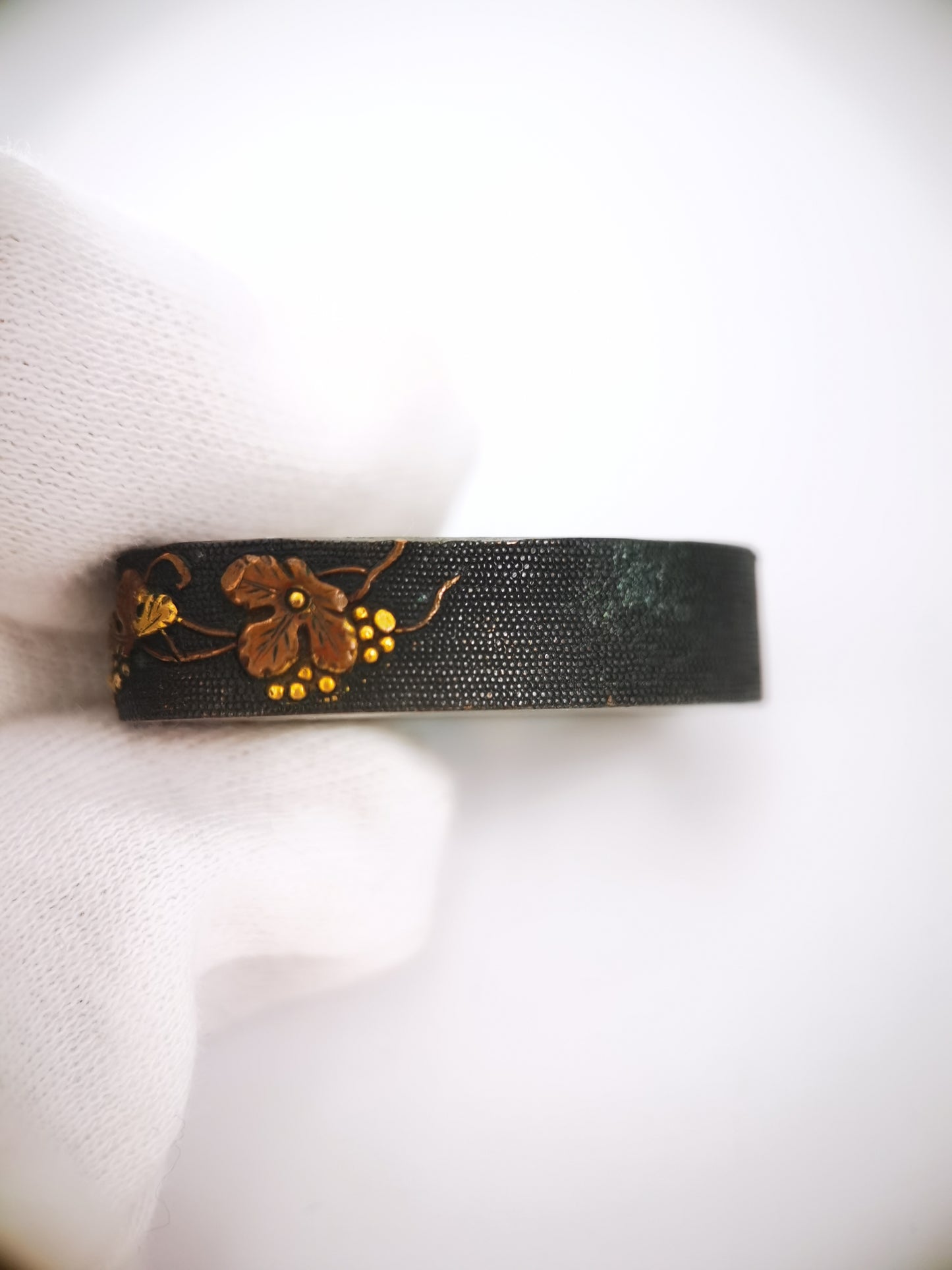 Japanese Rat and Grape Pattern Single Fuchi for Katana Wakziashi Edo Period Antique F211