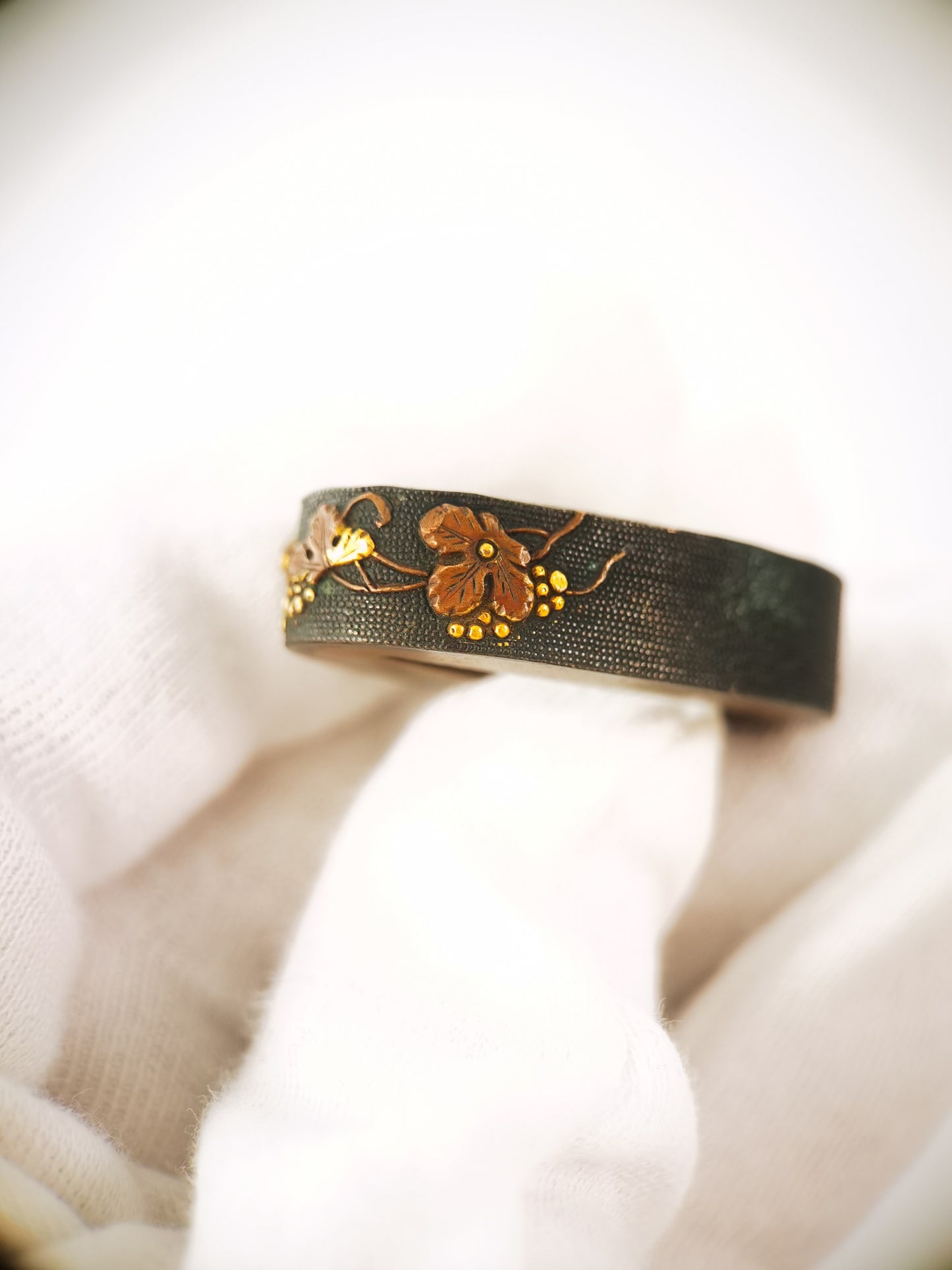 Japanese Rat and Grape Pattern Single Fuchi for Katana Wakziashi Edo Period Antique F211