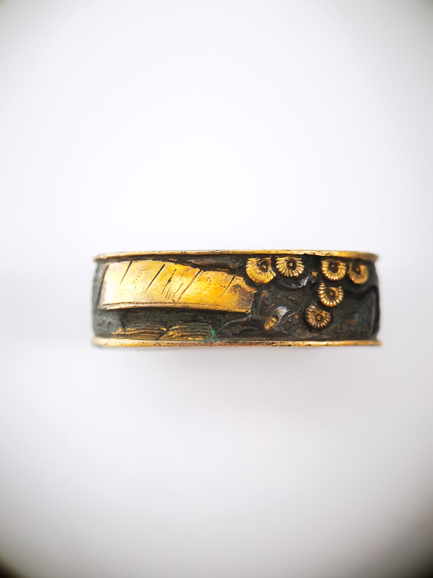 Japanese Pine House and Golden Bridge Pattern Single Fuchi for Katana Wakziashi Edo Period Antique F212