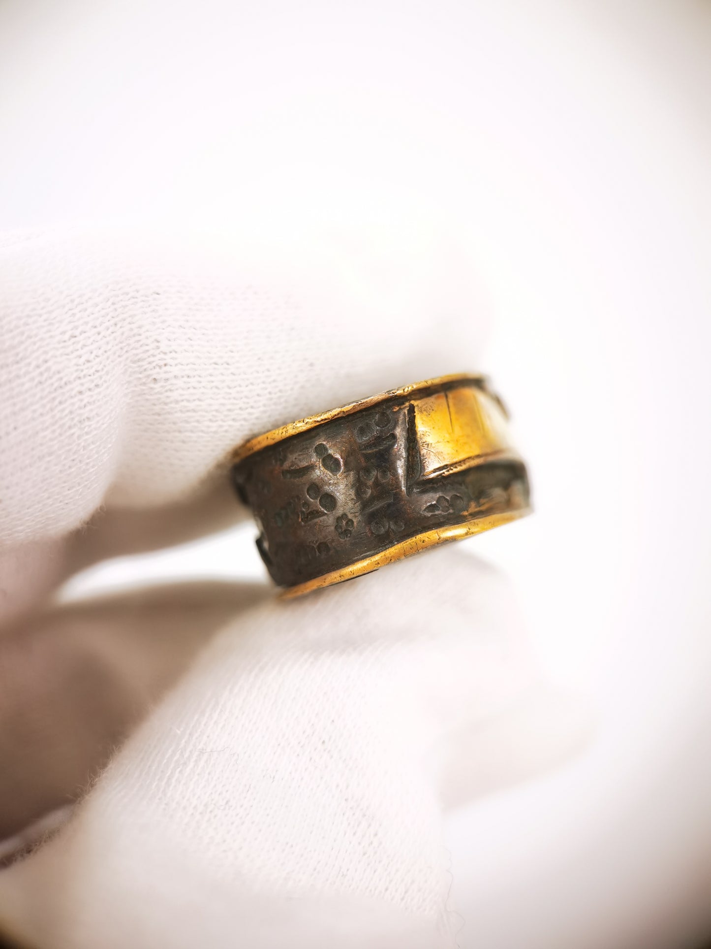 Japanese Pine House and Golden Bridge Pattern Single Fuchi for Katana Wakziashi Edo Period Antique F212