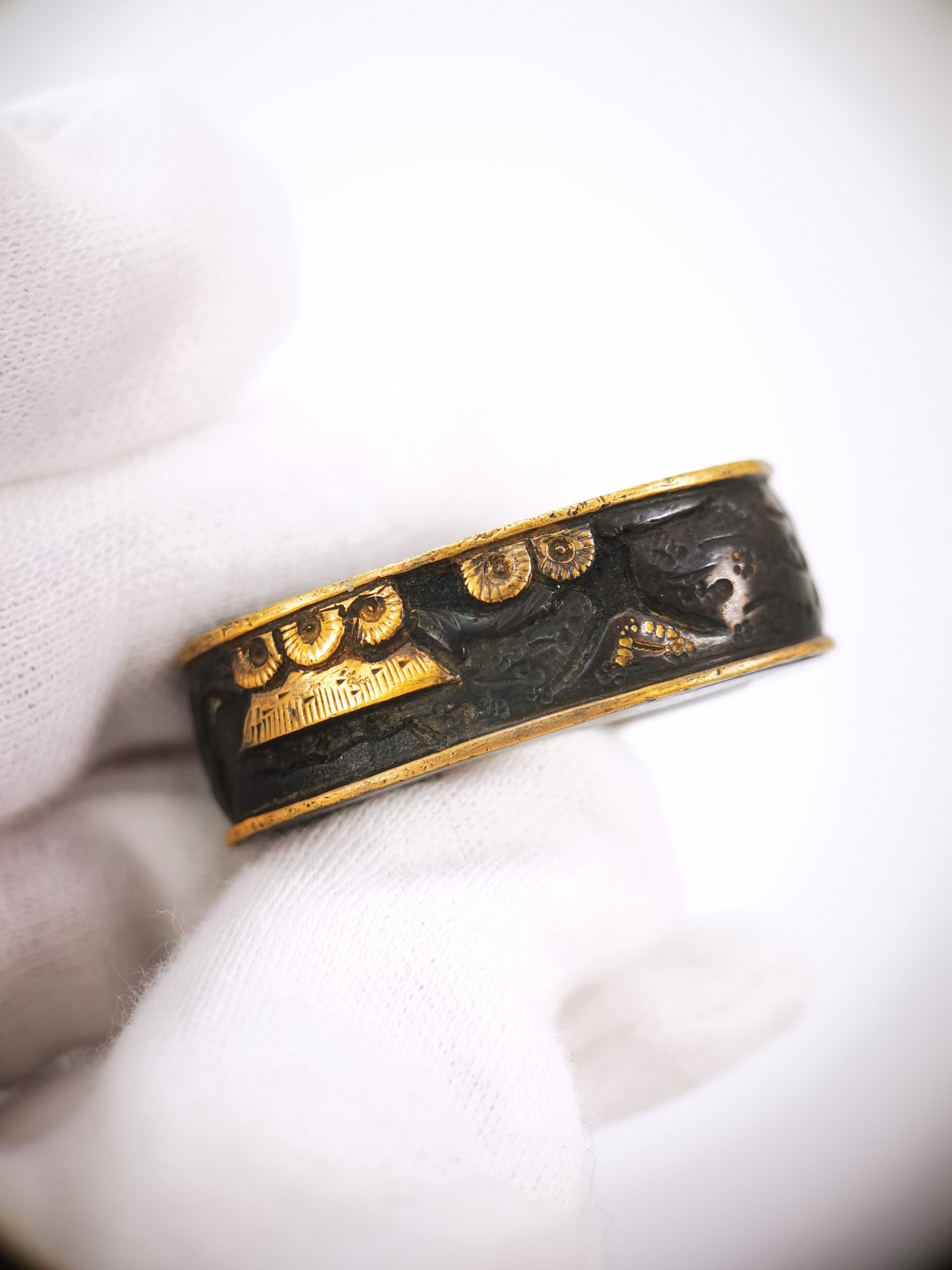 Japanese Pine House and Golden Bridge Pattern Single Fuchi for Katana Wakziashi Edo Period Antique F212
