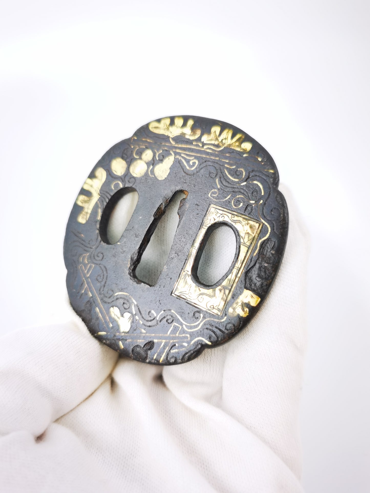 Japanese Inlaid Gourd & Twisting Vine Tsuba for  Wakziashi Edo Period Antique A342