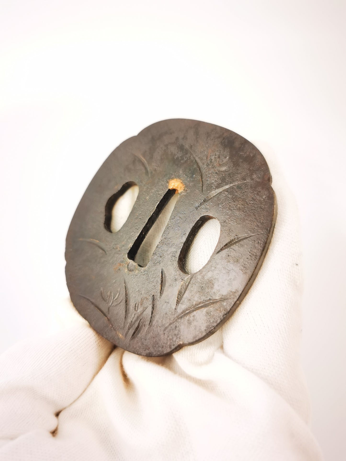 Japanese Orchid Quince-shaped Tsuba for Katana Wakziashi Edo Period Antique A345