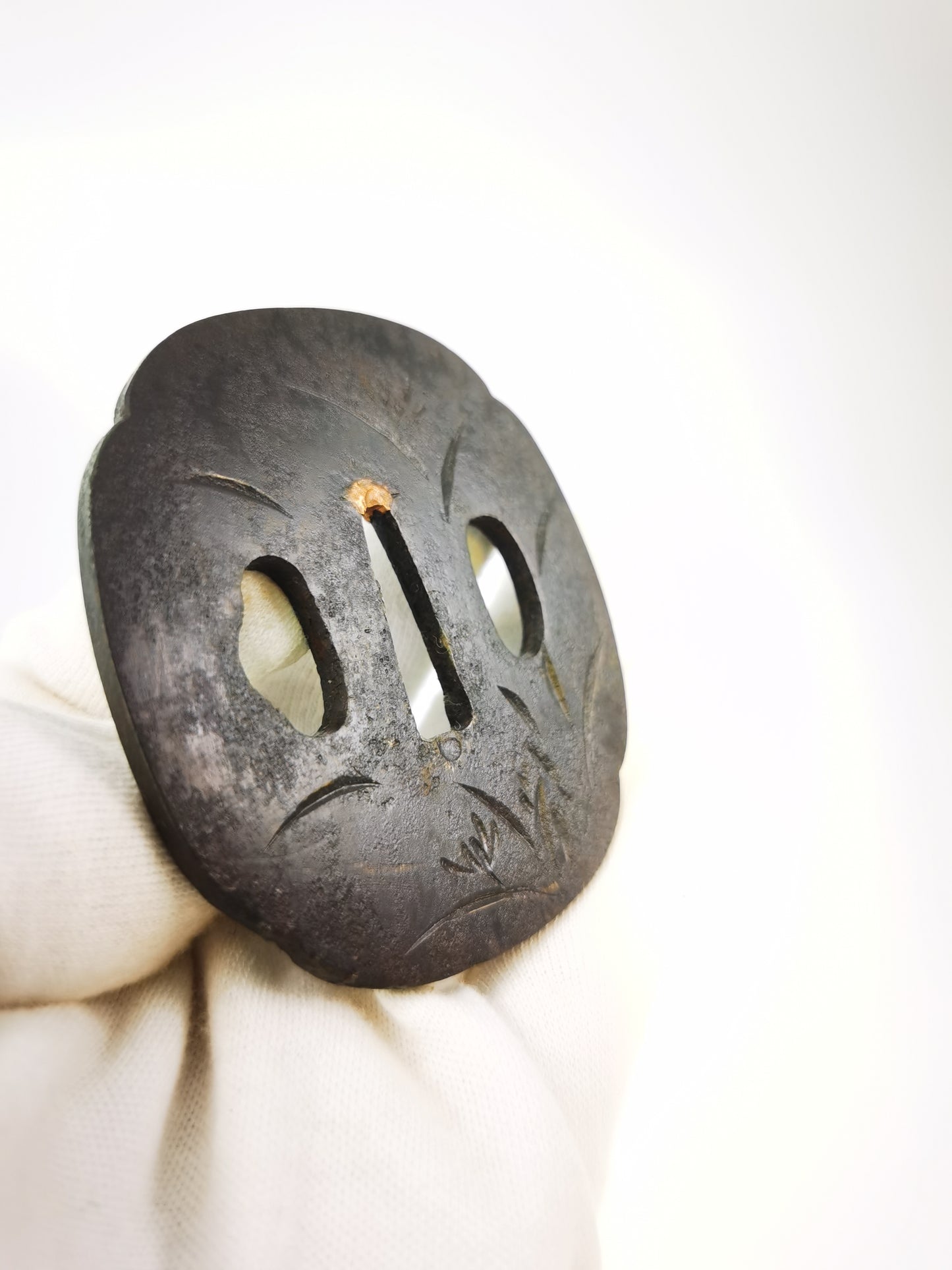 Japanese Orchid Quince-shaped Tsuba for Katana Wakziashi Edo Period Antique A345