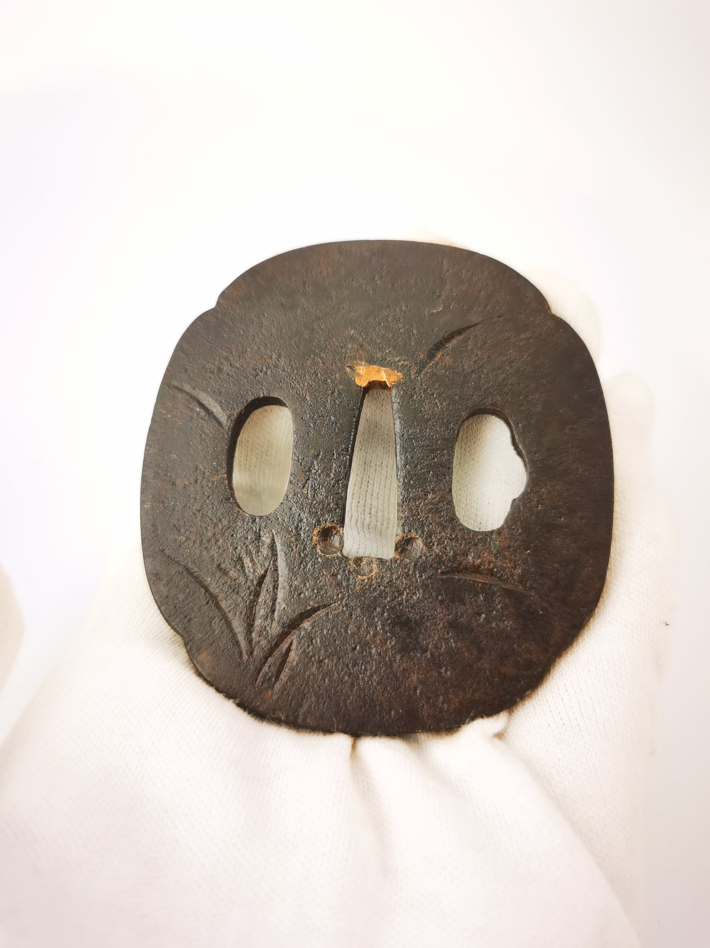 Japanese Orchid Quince-shaped Tsuba for Katana Wakziashi Edo Period Antique A345
