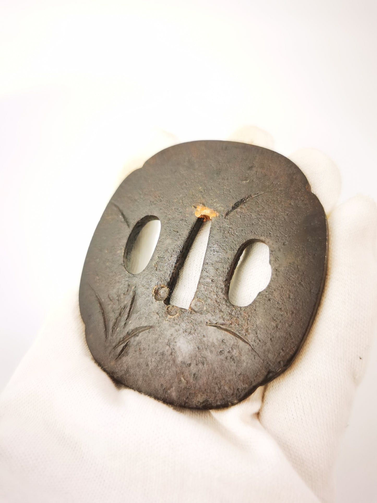 Japanese Orchid Quince-shaped Tsuba for Katana Wakziashi Edo Period Antique A345