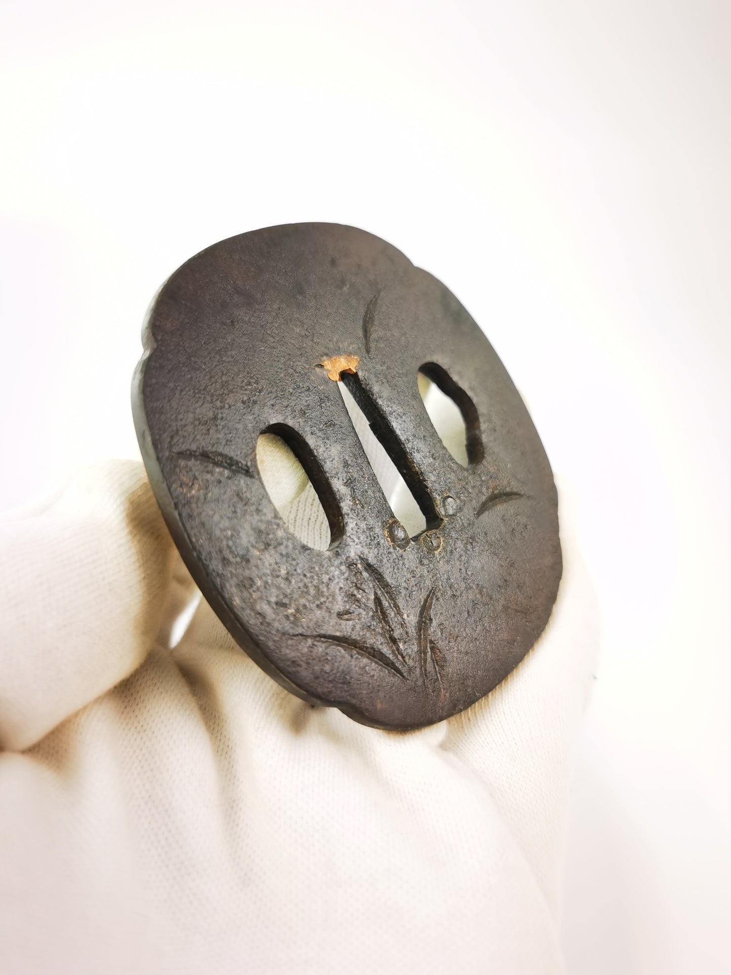 Japanese Orchid Quince-shaped Tsuba for Katana Wakziashi Edo Period Antique A345