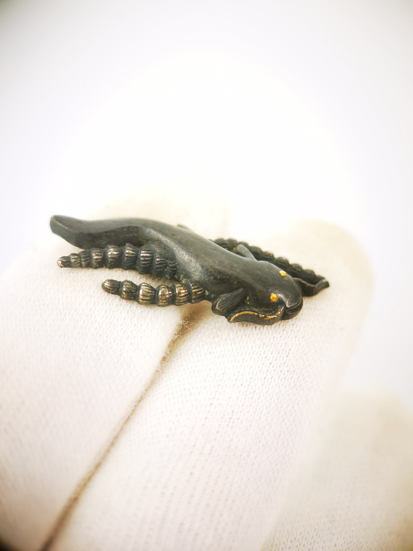 Japanese Giant Salamander Patternn Menuki for Katana Wakziashi Edo Period Antique C090