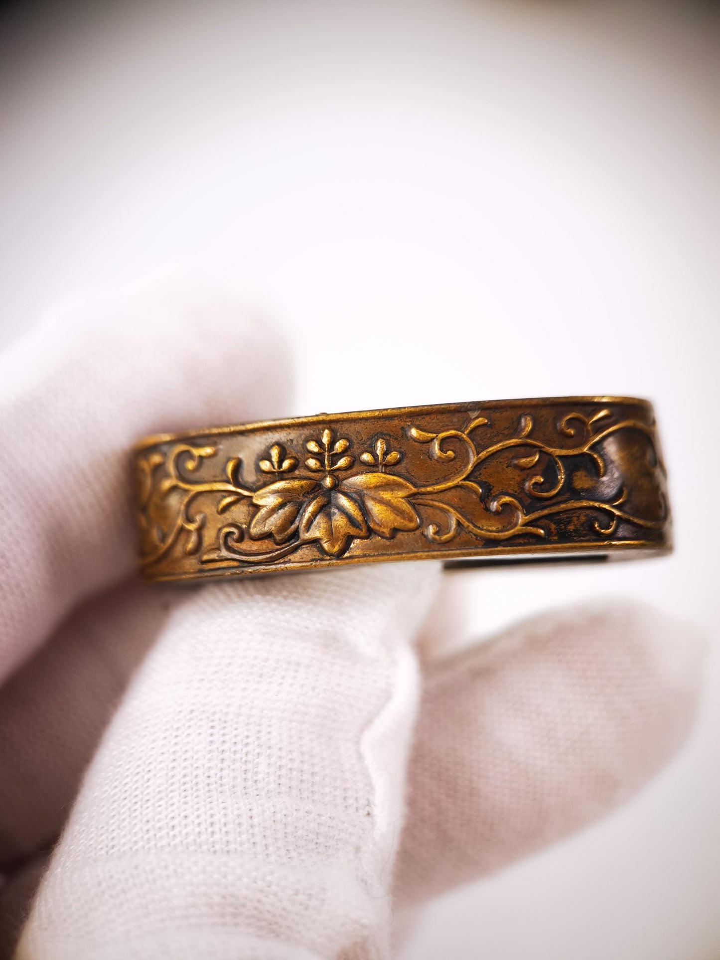 Japanese Karakusa Gosan Kiri Pattern Single Fuchi for Katana Wakziashi Edo Period Antique F213