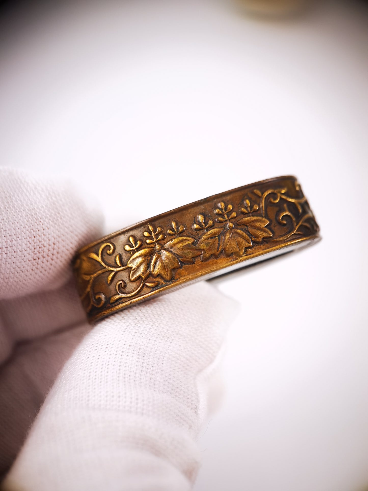Japanese Karakusa Gosan Kiri Pattern Single Fuchi for Katana Wakziashi Edo Period Antique F213