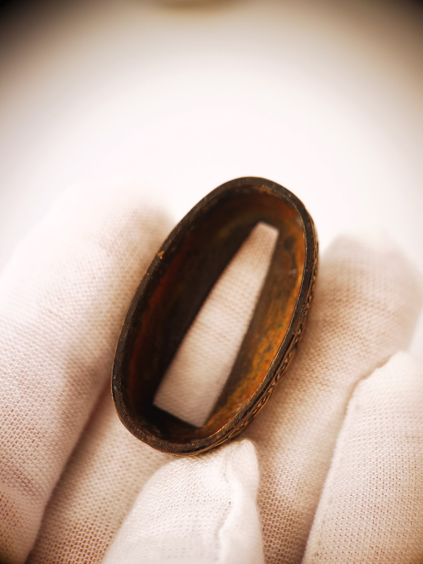 Japanese Karakusa Gosan Kiri Pattern Single Fuchi for Katana Wakziashi Edo Period Antique F213
