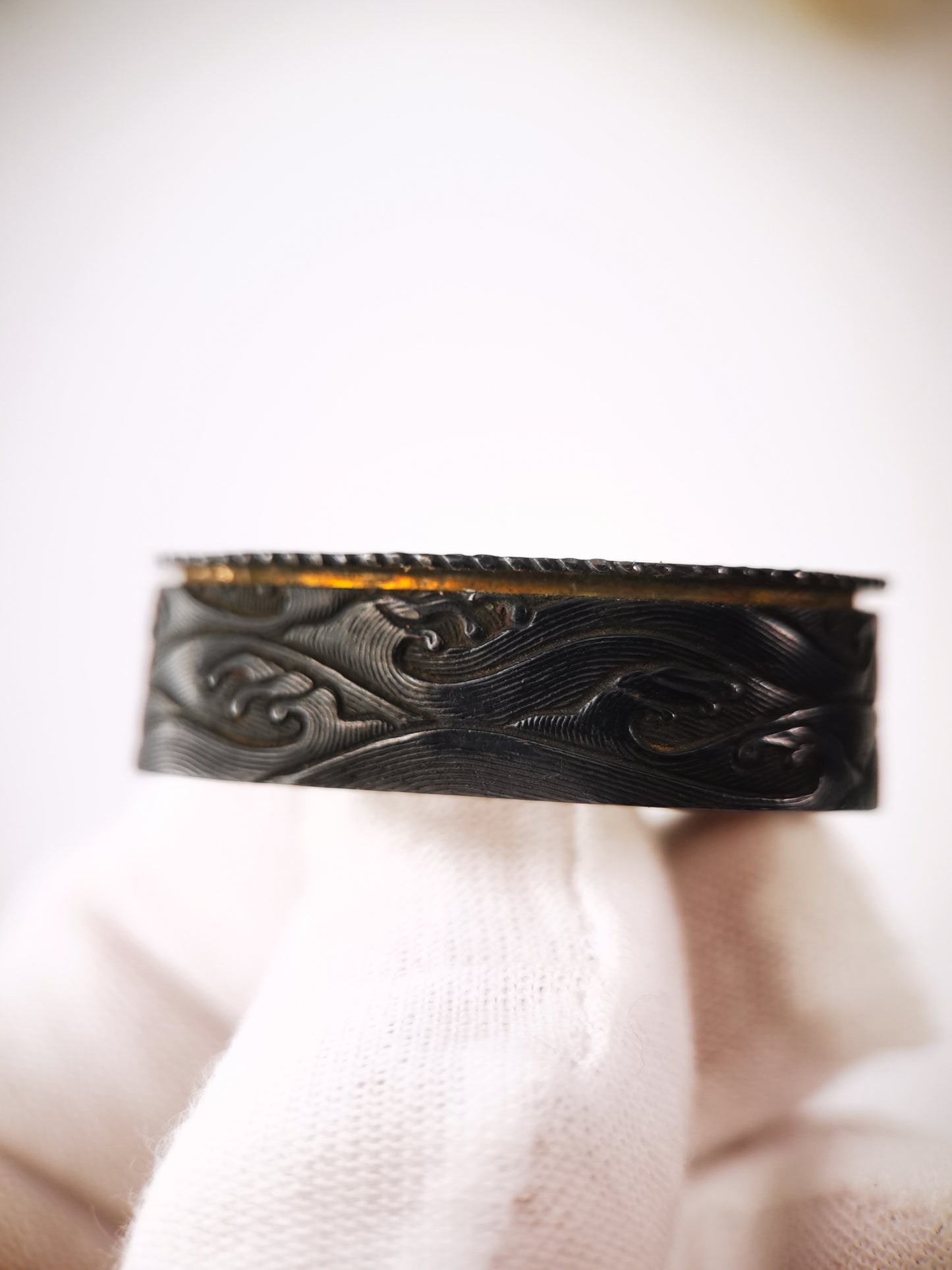 Japanese Wave Pattern Double Layer Single Fuchi for Katana Wakziashi Edo Period Antique F215