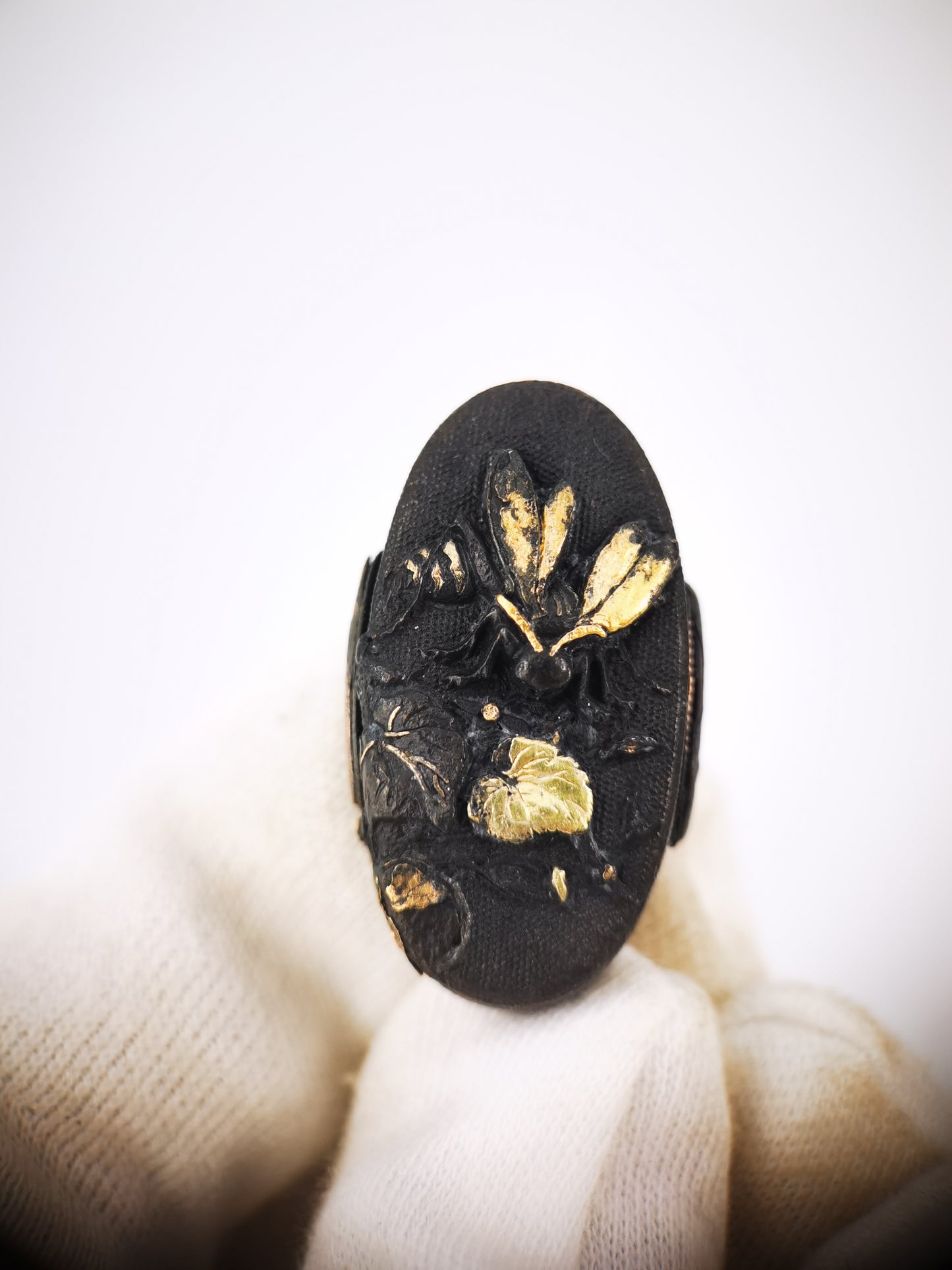 Japanese Sunflower Leaf & Bee Pattern Fuchi and Kashira for Katana Wakziashi Edo Period Antique B177