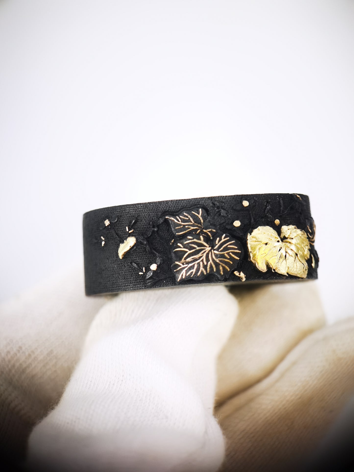 Japanese Sunflower Leaf & Bee Pattern Fuchi and Kashira for Katana Wakziashi Edo Period Antique B177