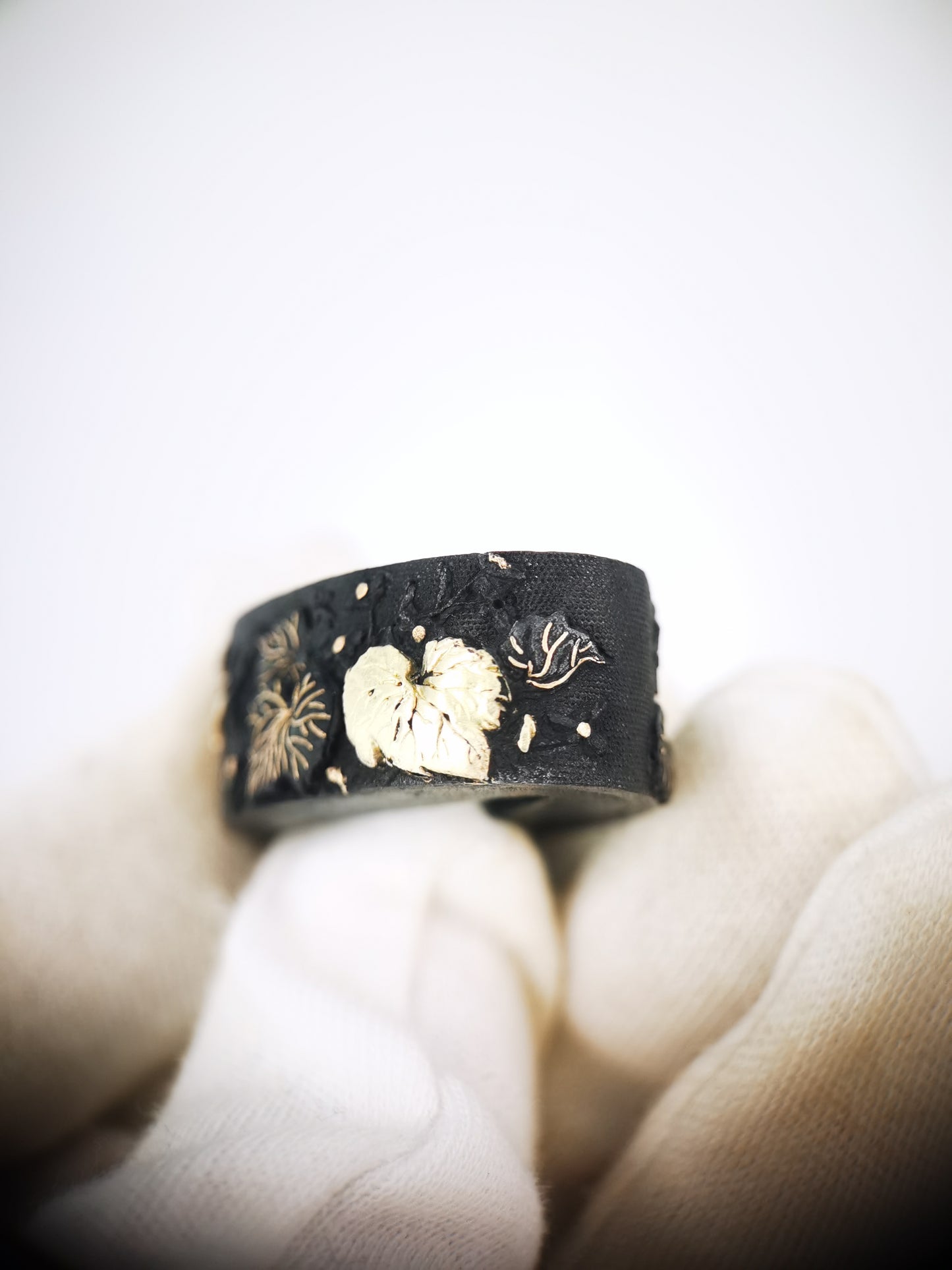 Japanese Sunflower Leaf & Bee Pattern Fuchi and Kashira for Katana Wakziashi Edo Period Antique B177