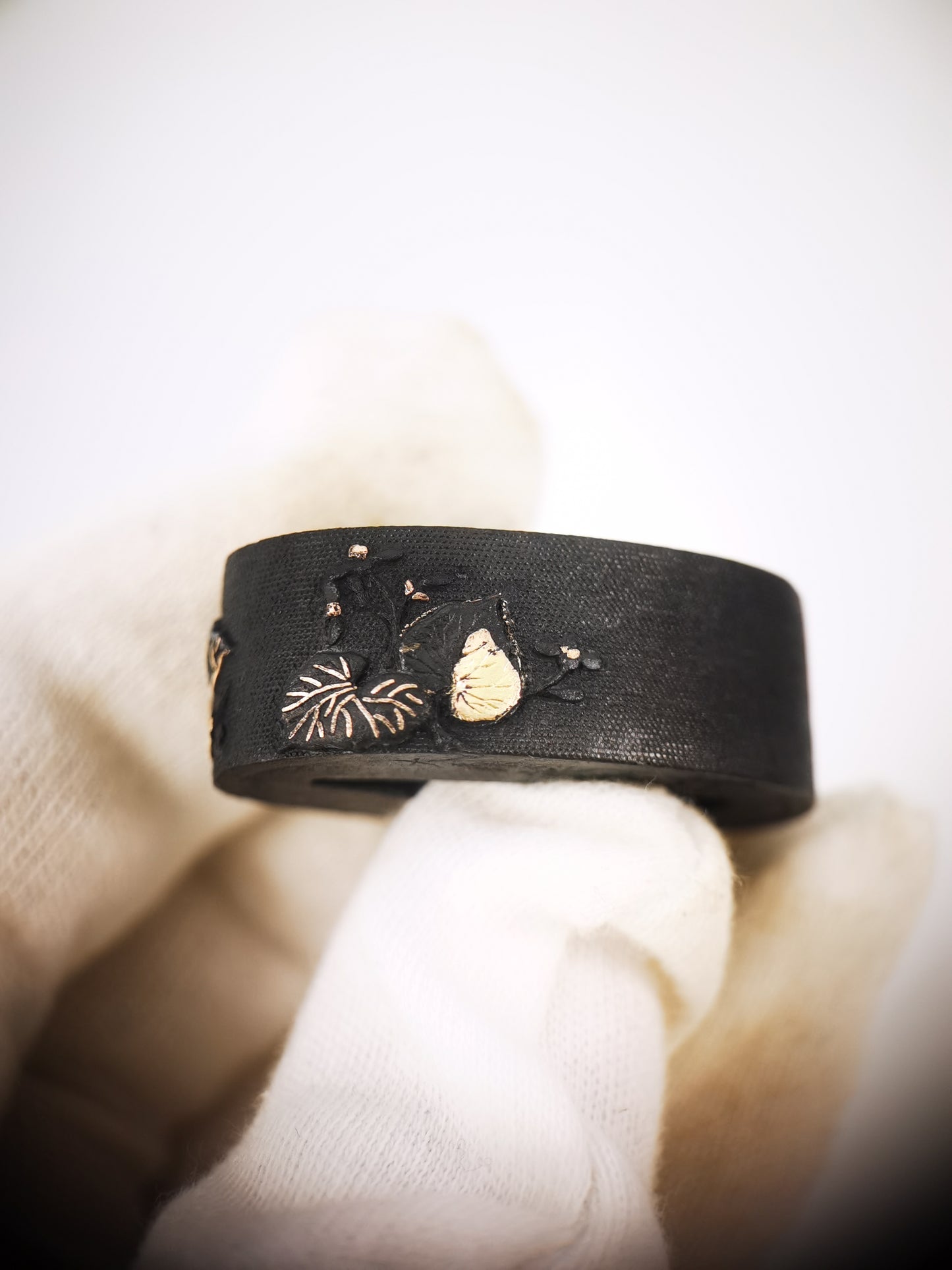 Japanese Sunflower Leaf & Bee Pattern Fuchi and Kashira for Katana Wakziashi Edo Period Antique B177
