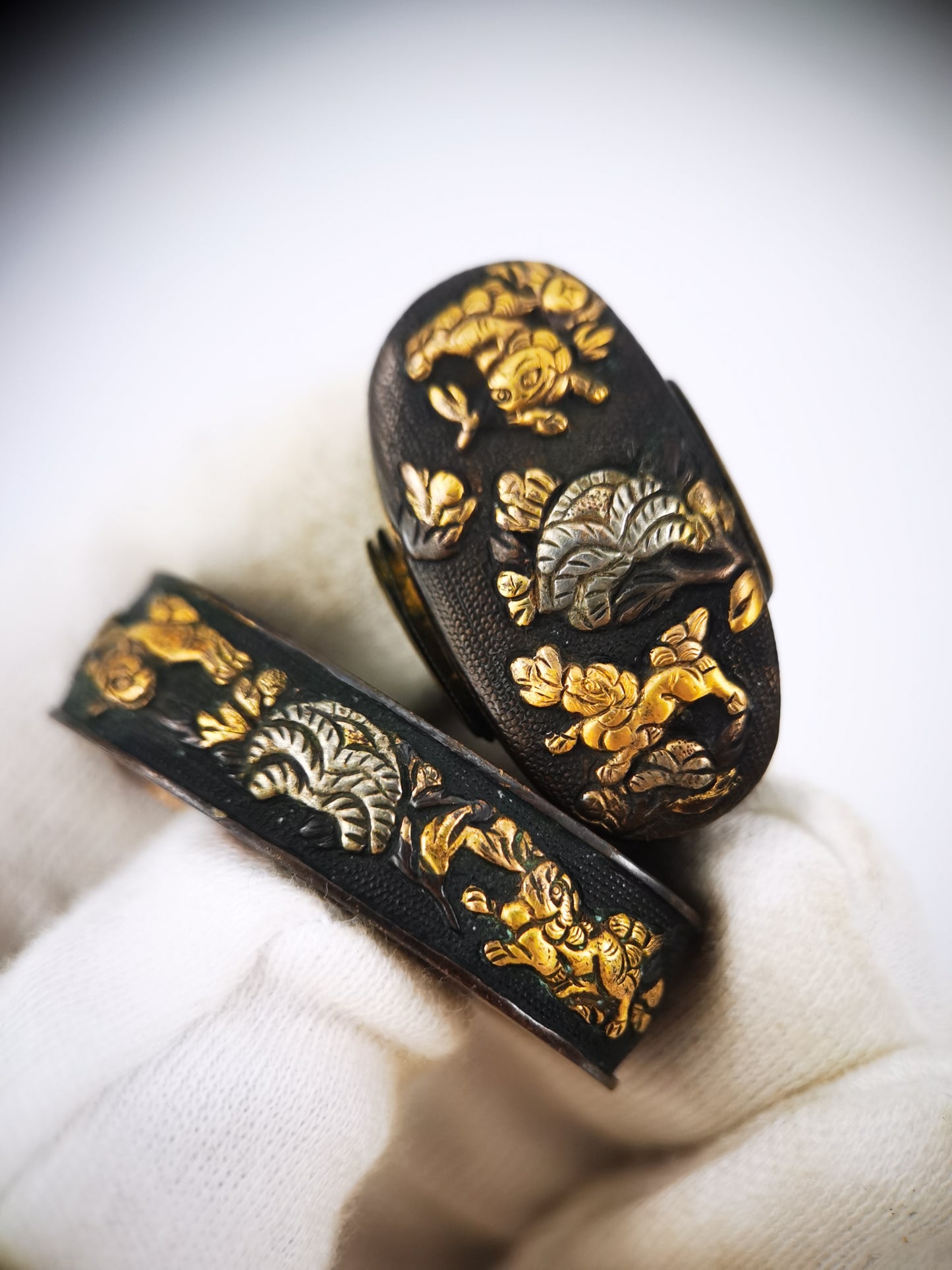 Japanese Lion Dog and Peony Pattern Fuchi and Kashira for Wakziashi Edo Period Antique B178