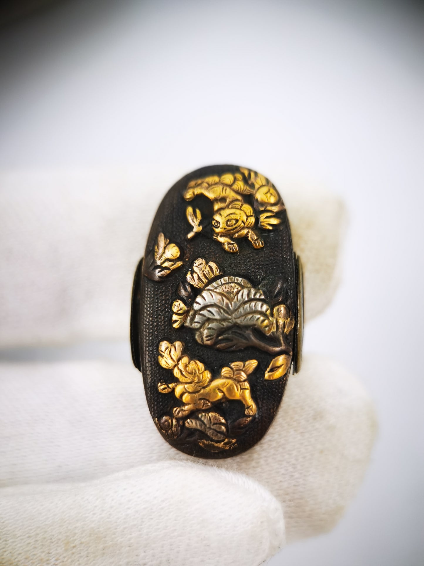 Japanese Lion Dog and Peony Pattern Fuchi and Kashira for Wakziashi Edo Period Antique B178