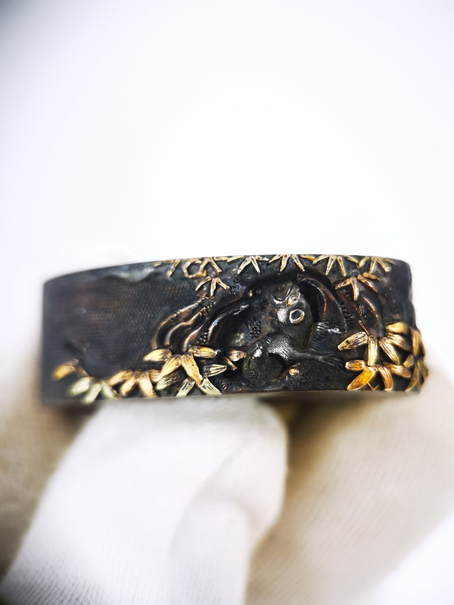 Japanese Hollow Tree & Small Creatures Pattern Single Fuchi for Katana Wakziashi Edo Period Antique F217