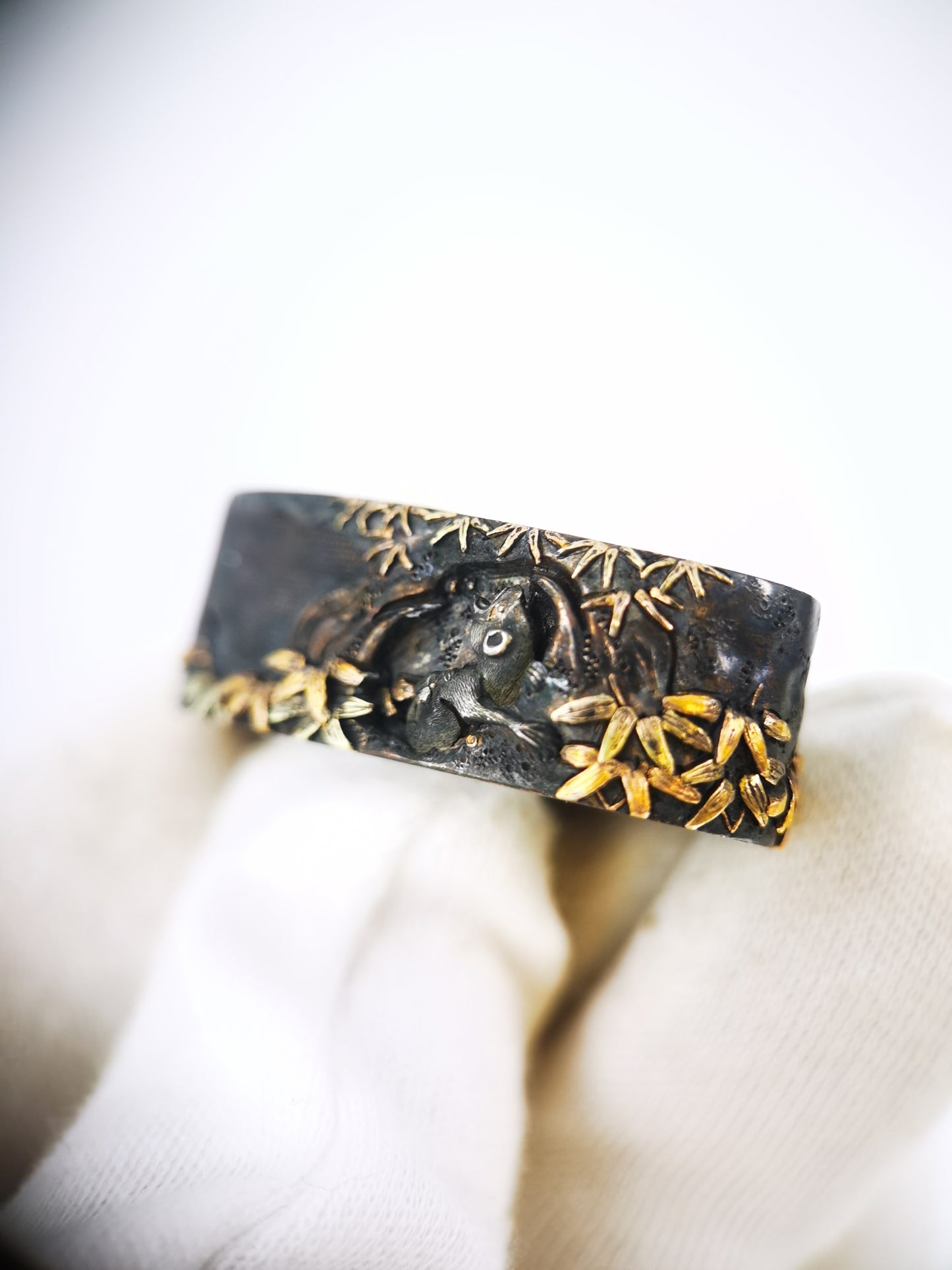 Japanese Hollow Tree & Small Creatures Pattern Single Fuchi for Katana Wakziashi Edo Period Antique F217