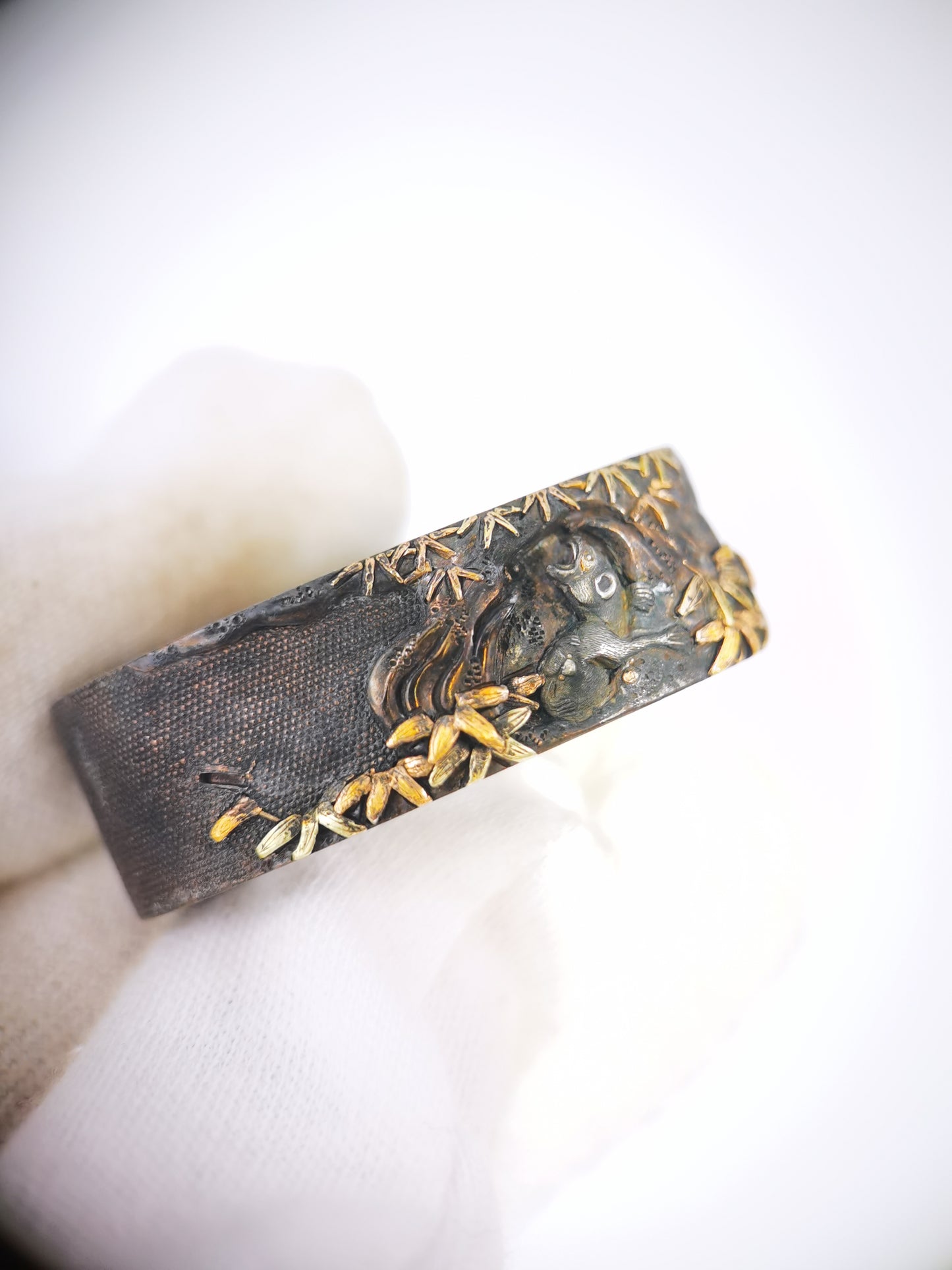 Japanese Hollow Tree & Small Creatures Pattern Single Fuchi for Katana Wakziashi Edo Period Antique F217