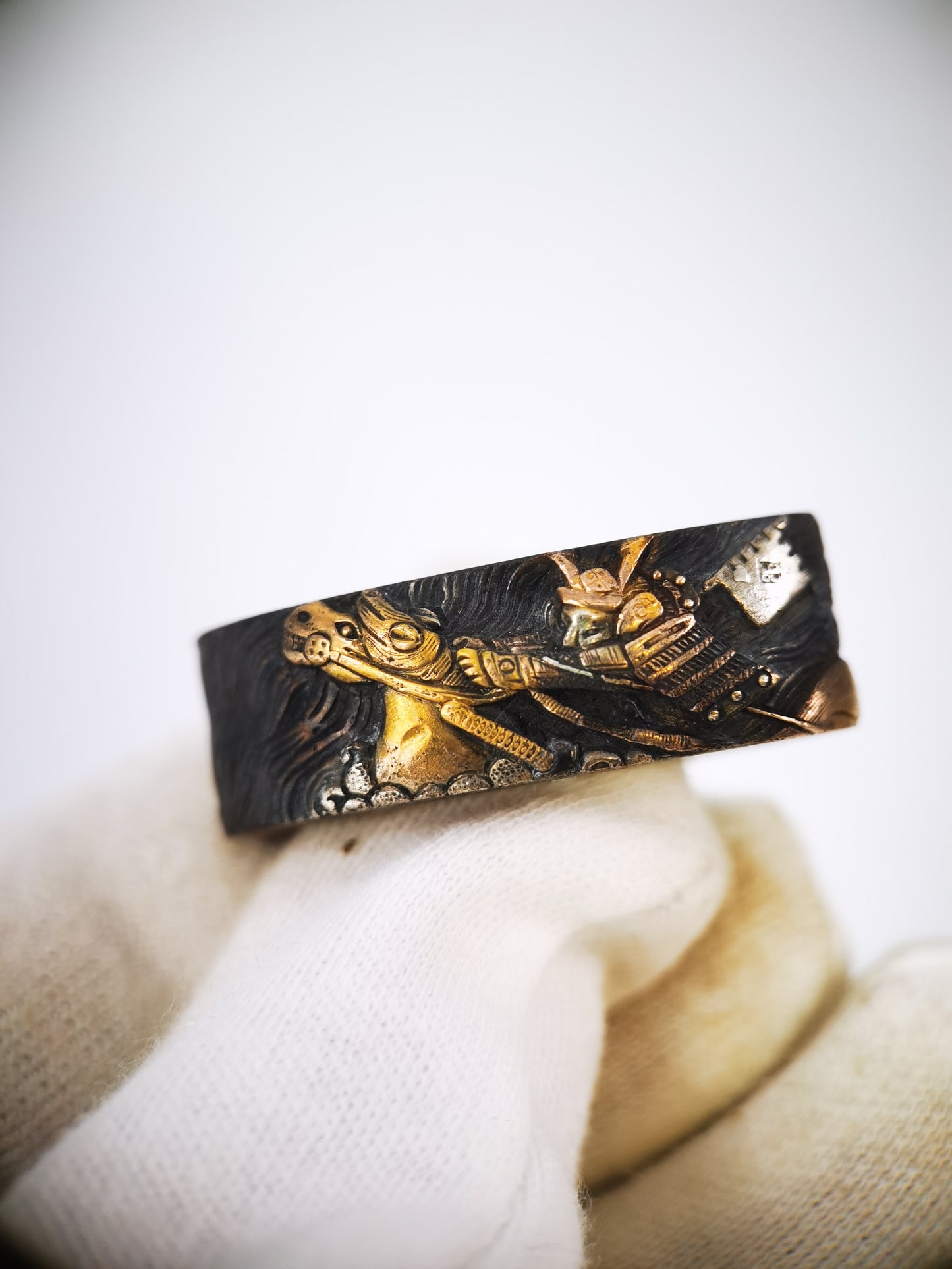 Japanese Battle Scene Pattern Single Fuchi for Katana Wakziashi Edo Period Antique F218