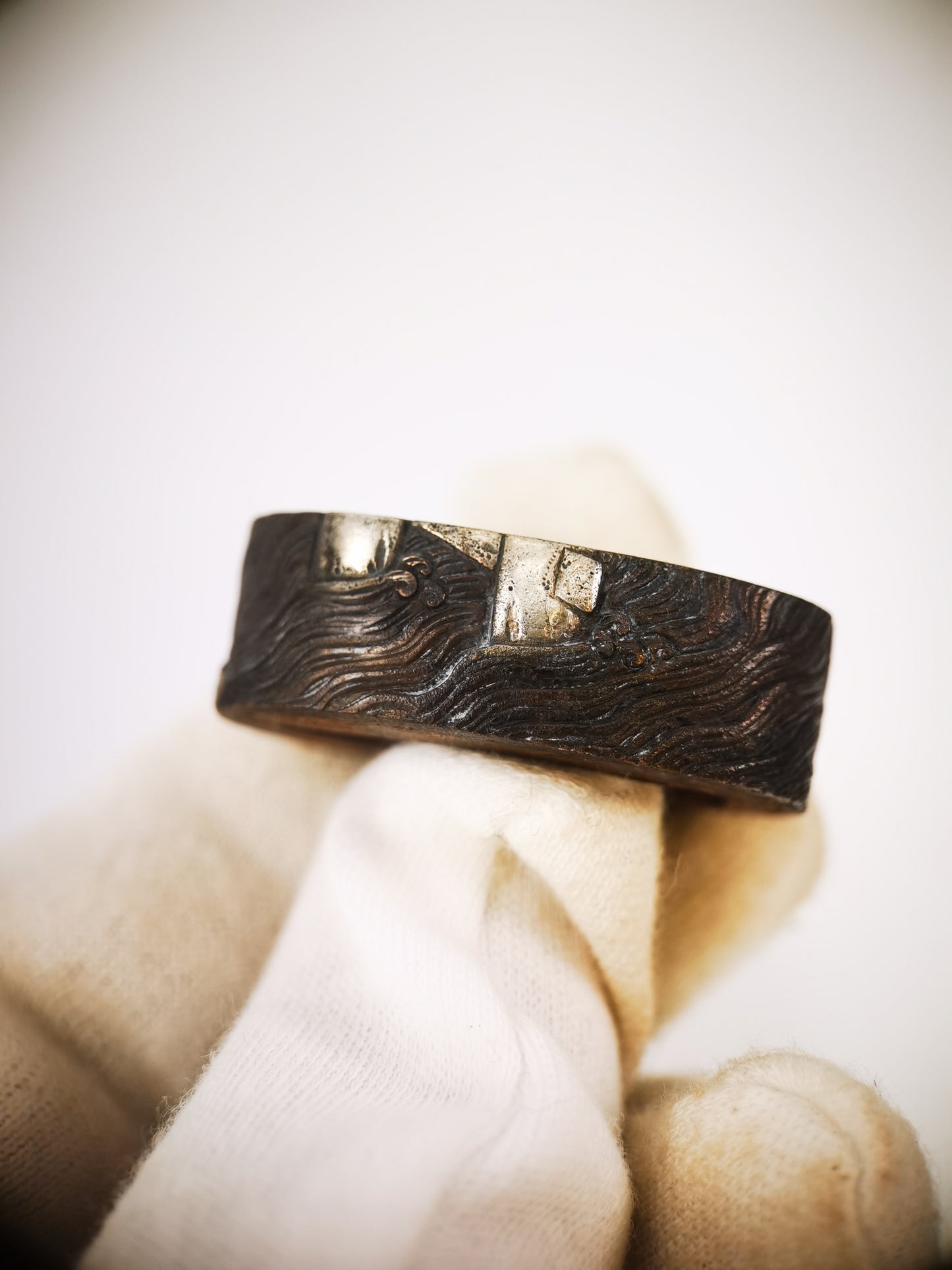 Japanese Battle Scene Pattern Single Fuchi for Katana Wakziashi Edo Period Antique F218