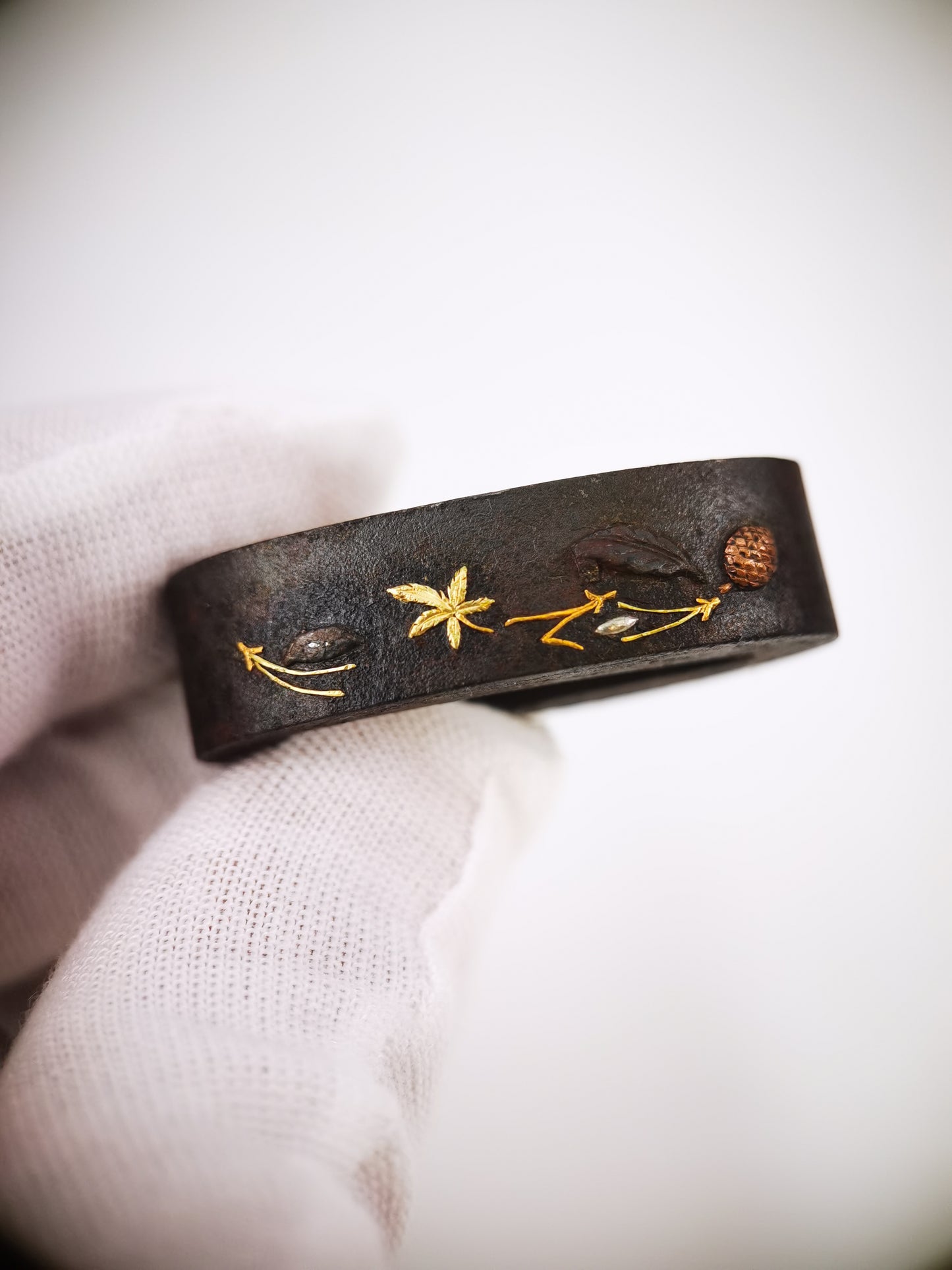 Japanese Pine Cone, Needle & Fallen Leaf Pattern Single Fuchi for Wakziashi Edo Period AntiqueF219